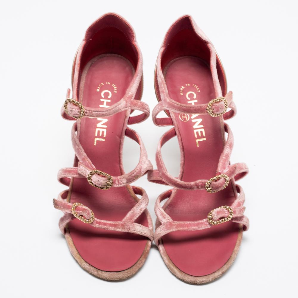 Frame your feet fashionably with the strappy upper of these Chanel sandals. Crafted from patent leather and velvet, they get a touch of exclusivity with the 'CC' motif at the back and they are balanced on 9cm heels.

Includes: Original Dustbag

