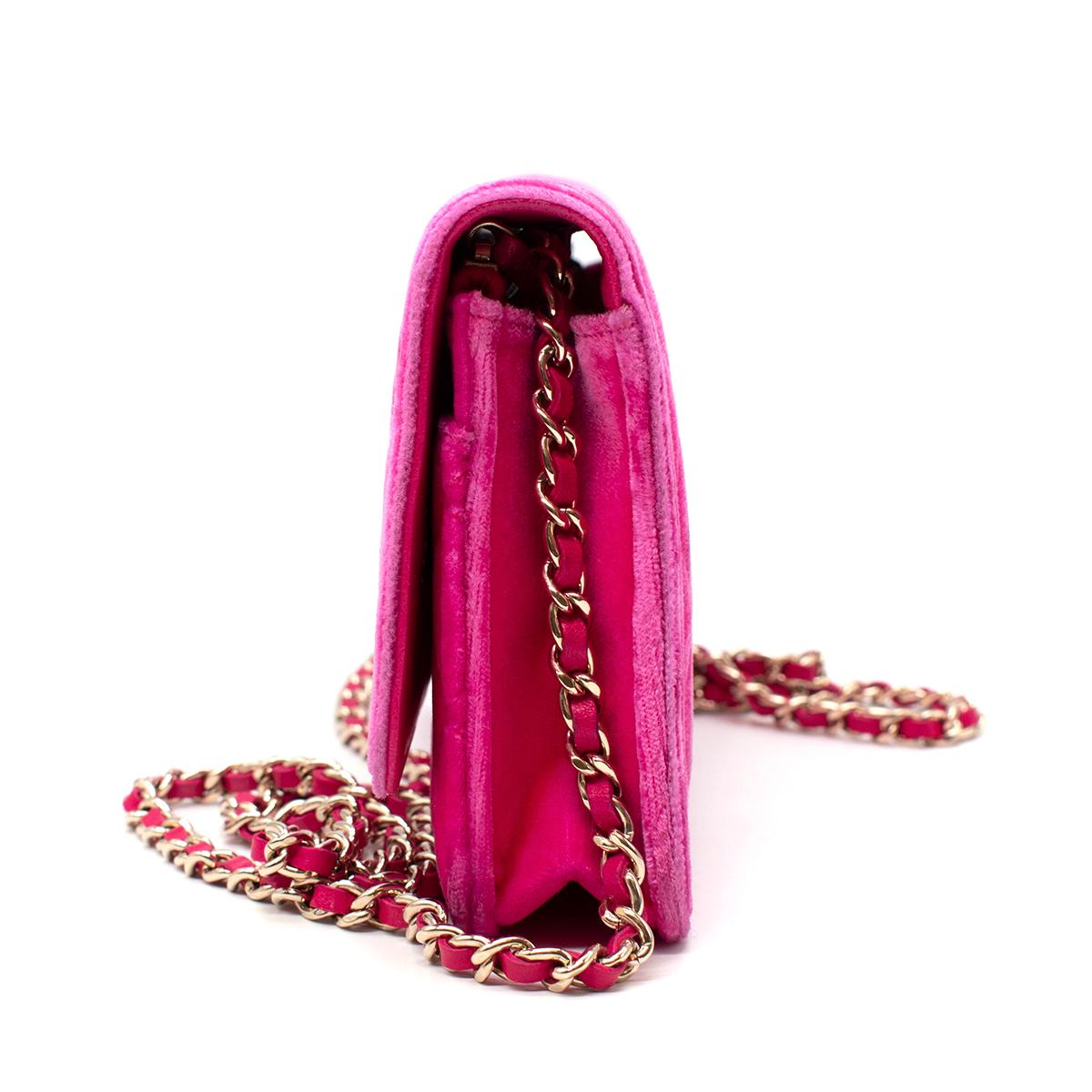 Chanel Pink Velvet Boy Wallet On Chain  In Excellent Condition For Sale In London, GB