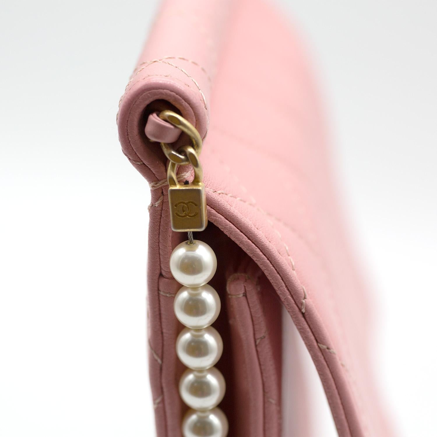Chanel Pink Vertical Pearls Clutch with Chic Pearl Chain and Gold Hardware GHW For Sale 5