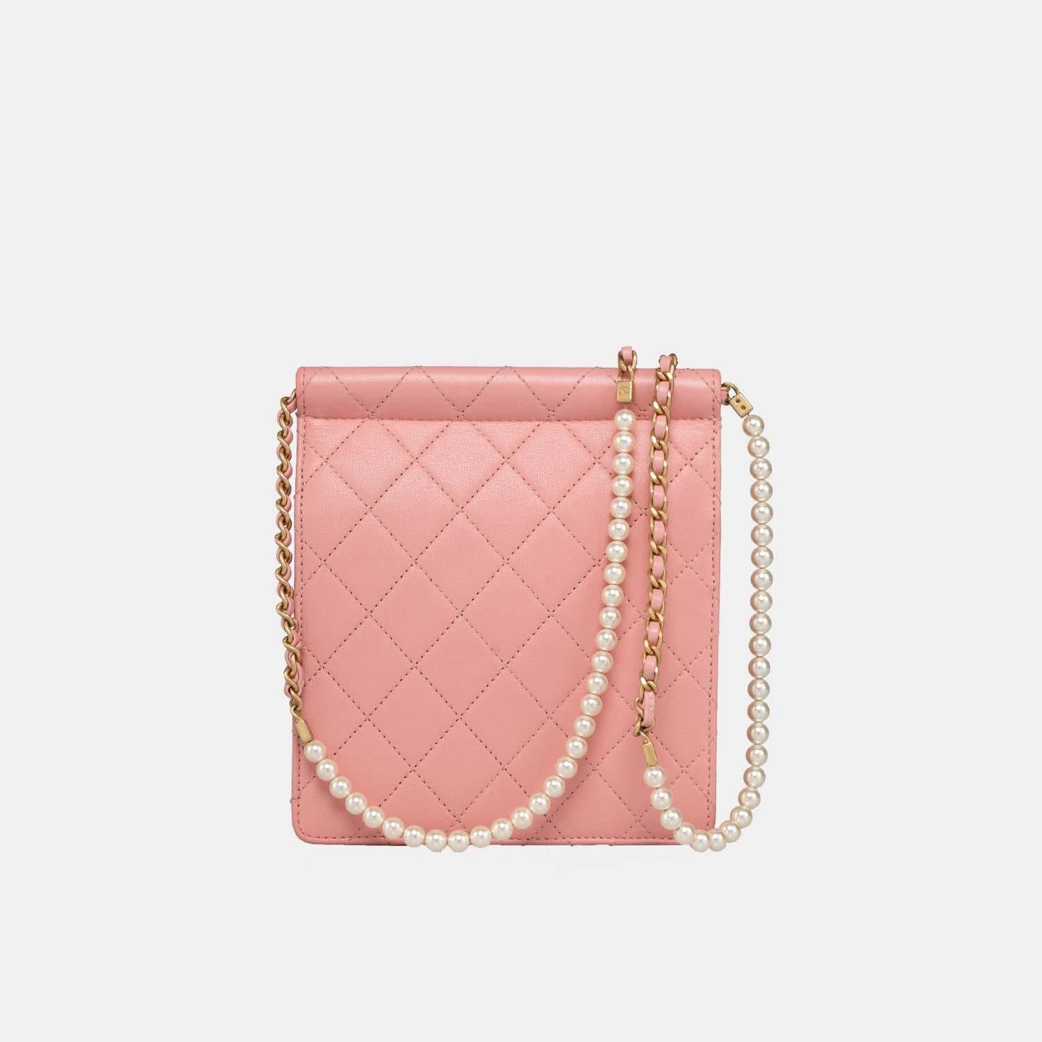 Chanel Pink Vertical Pearls Clutch with Chic Pearl Chain and Gold Hardware GHW In Good Condition For Sale In London, GB