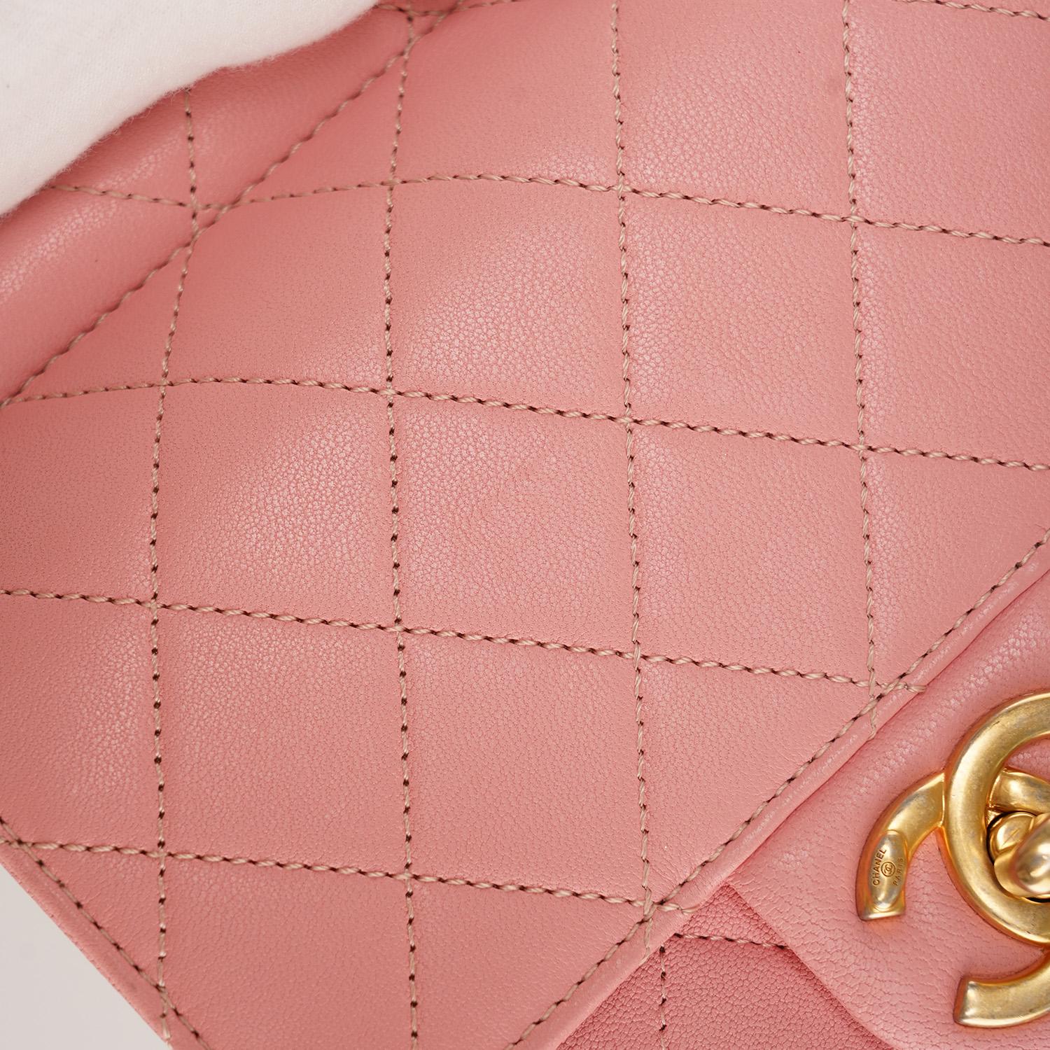 Chanel Pink Vertical Pearls Clutch with Chic Pearl Chain and Gold Hardware GHW For Sale 1
