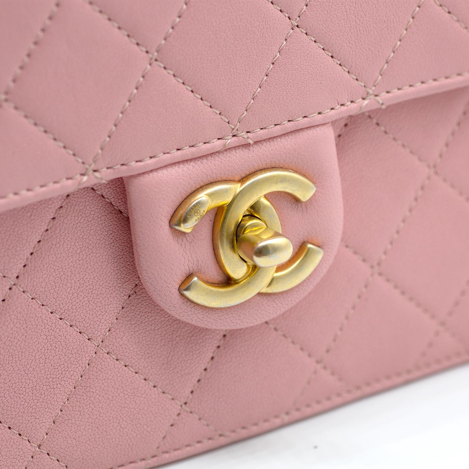 Chanel Pink Vertical Pearls Clutch with Chic Pearl Chain and Gold Hardware GHW For Sale 3