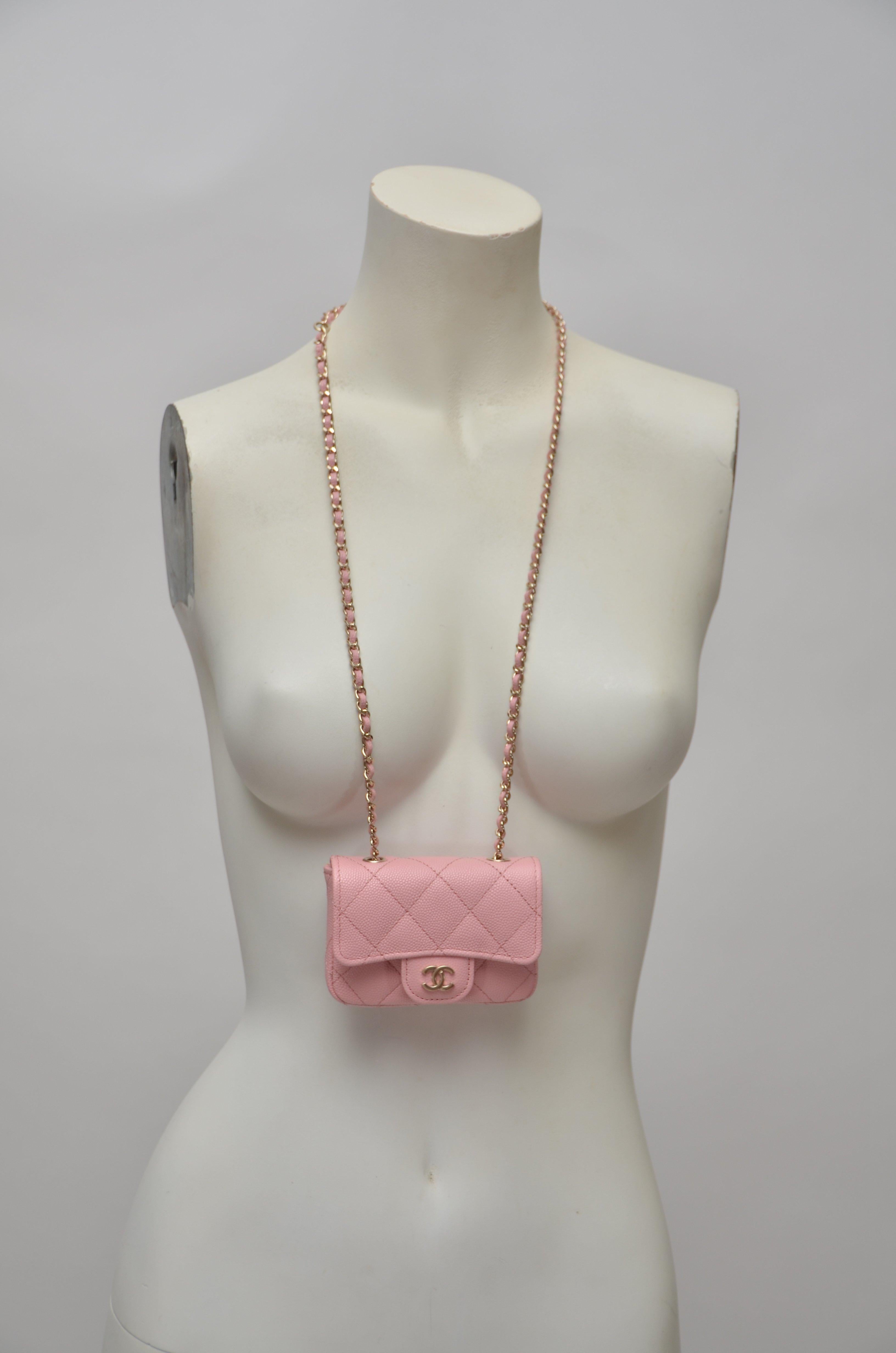 CHANEL Mini sac à la taille rose    NOUVEAU Avec étiquettes Unisexe en vente