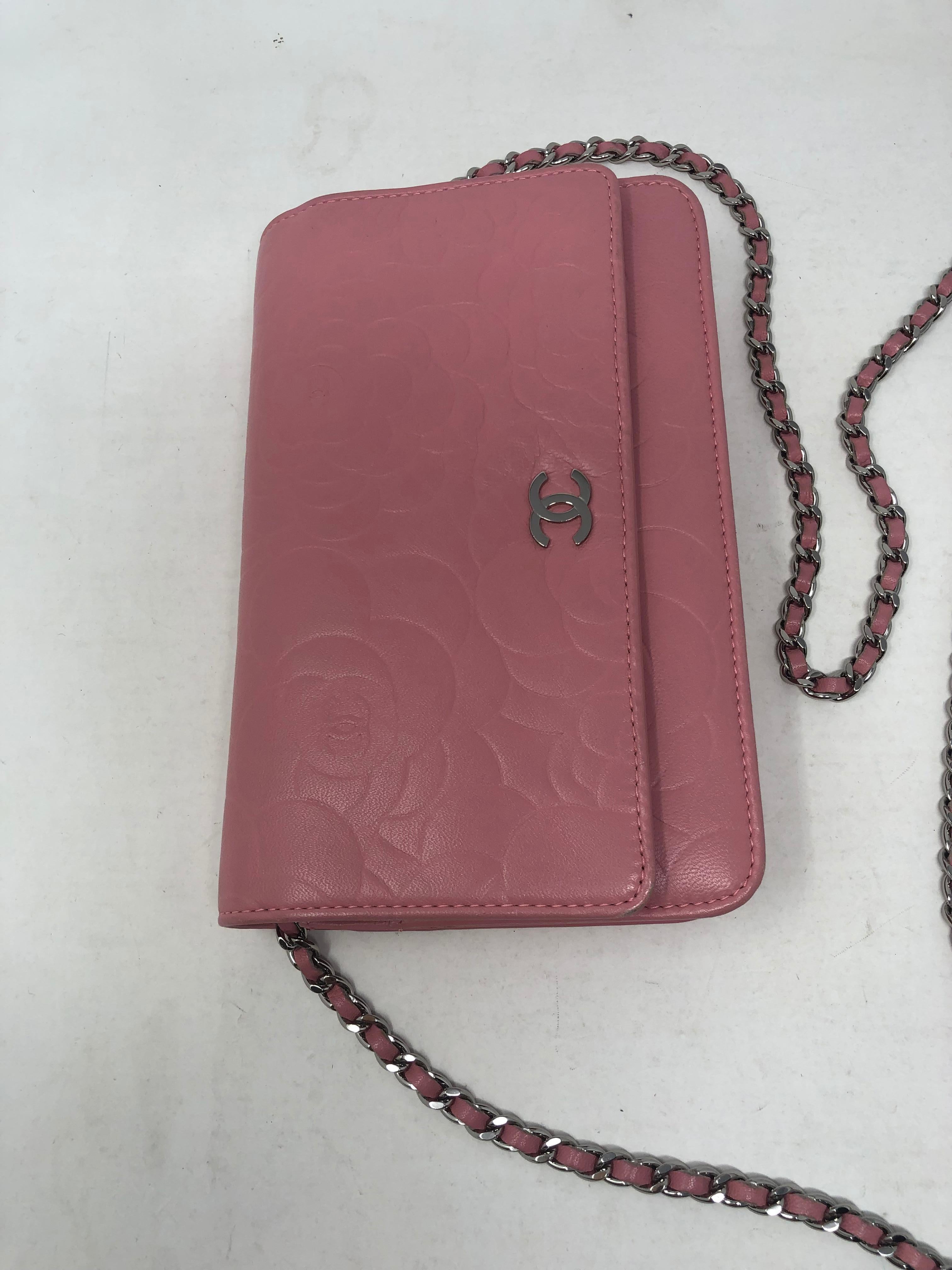 Chanel Pink Wallet On A Chain Crossbody  In Excellent Condition In Athens, GA