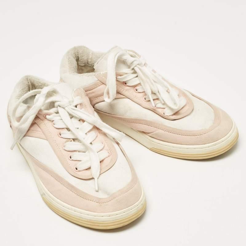 Chanel Rosa/Bianco Tela CC Scarpe da Ginnastica Basse Taglia 37 In condizioni buone in vendita a Dubai, Al Qouz 2