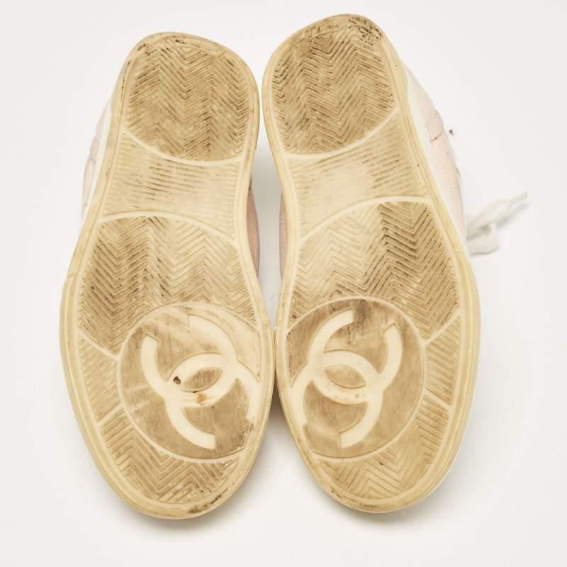 Chanel Rosa/Bianco Tela CC Scarpe da Ginnastica Basse Taglia 37 in vendita 1