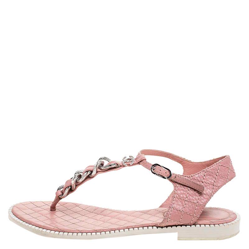 Chanel Pink/White Quilted Leather Chain Link Thong Flat Sandals Size 41 In Good Condition In Dubai, Al Qouz 2