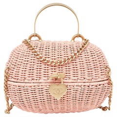 Chanel - Sac à chaîne panier ovale médaillon en osier rose