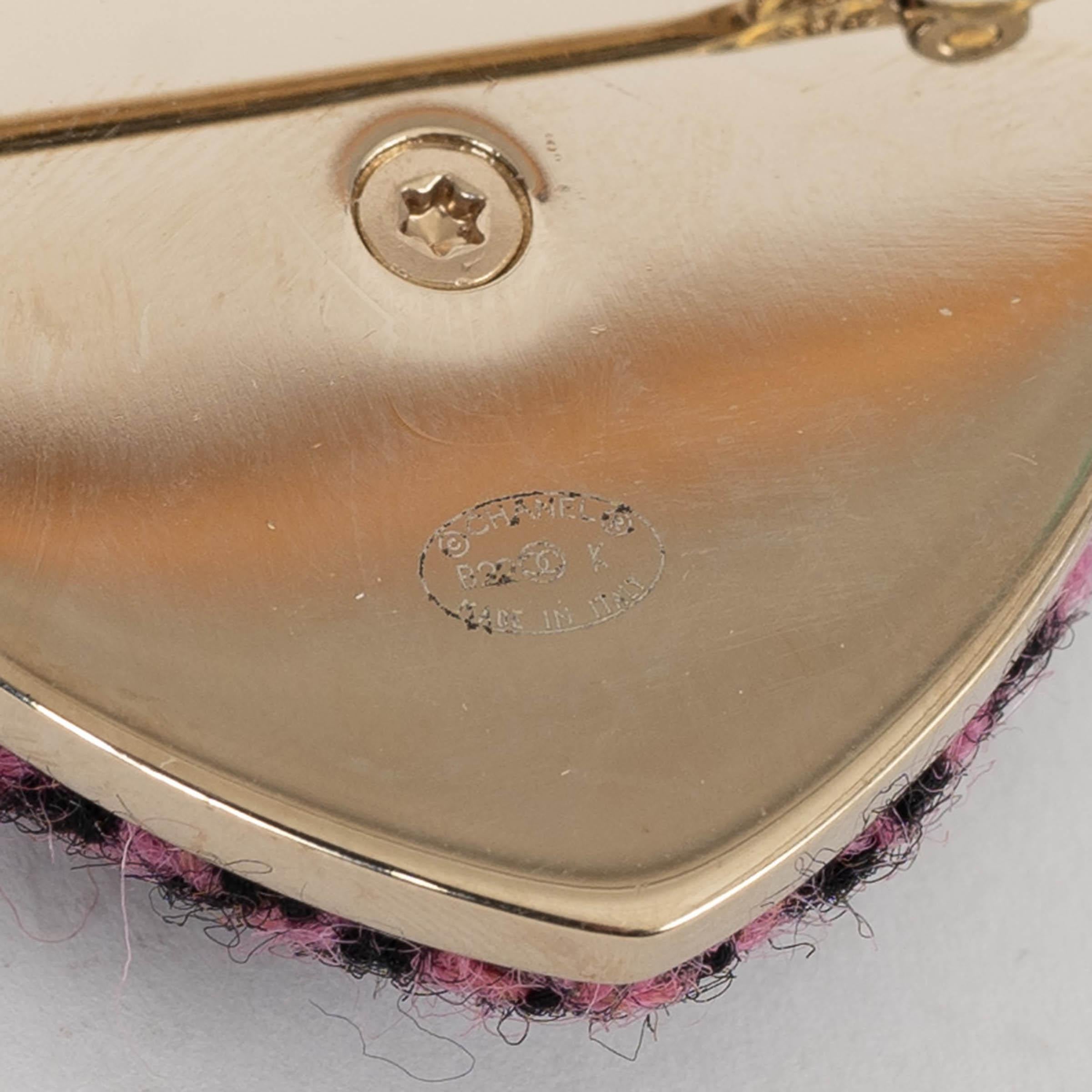 Women's CHANEL pink wool 22K CC HEART TWEED Brooch For Sale