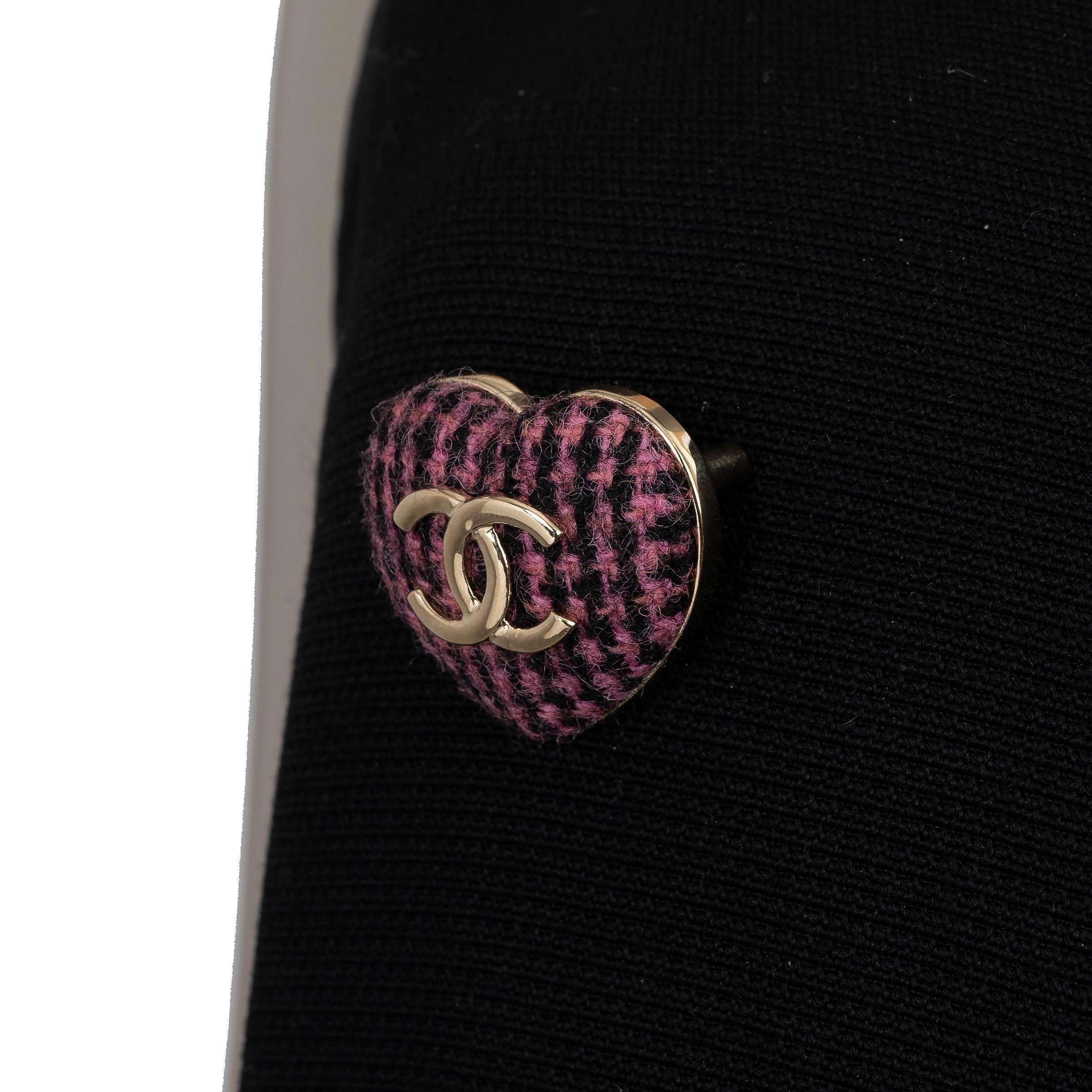 CHANEL pink wool 22K CC HEART TWEED Brooch For Sale 2