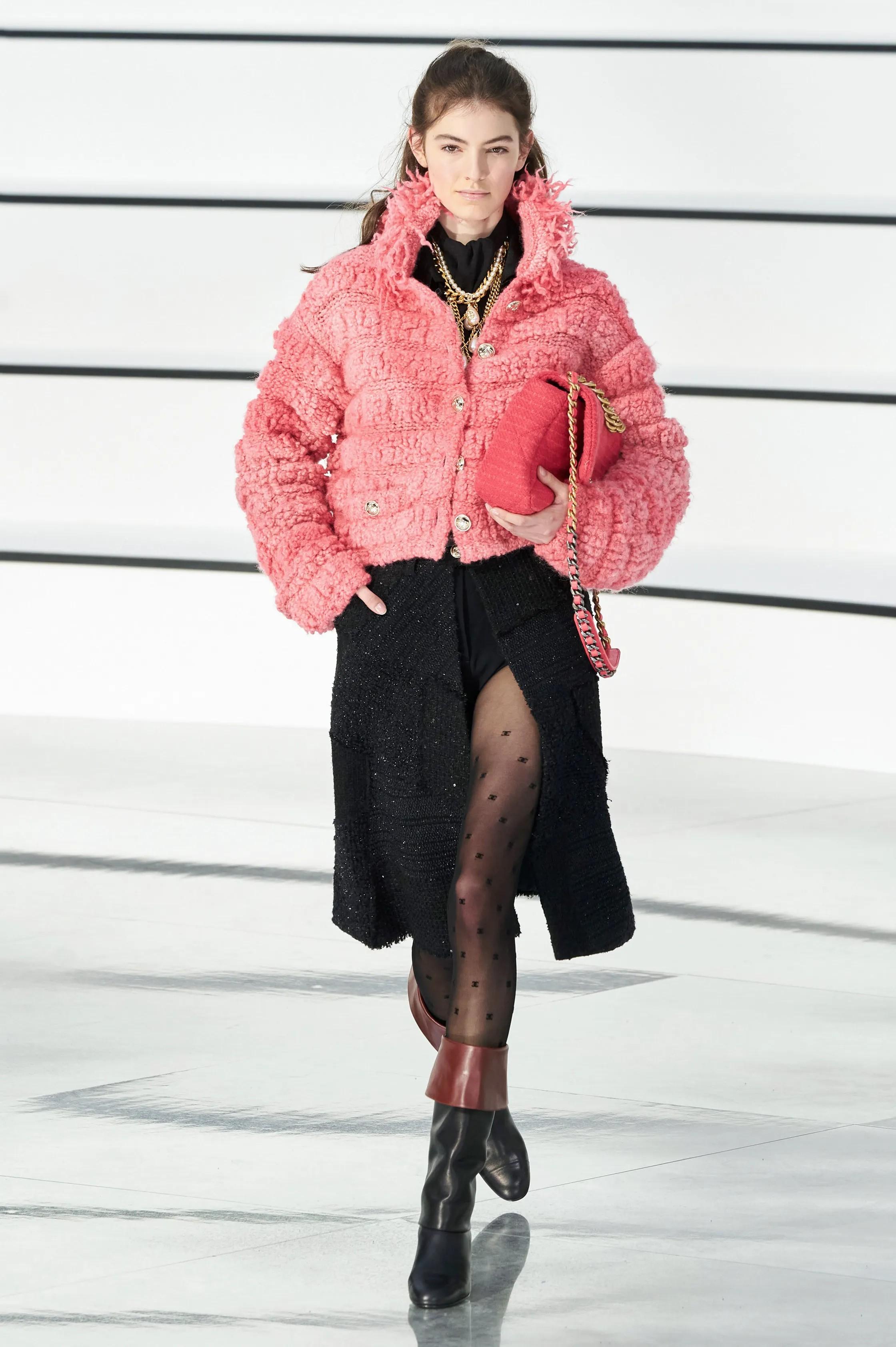 Chanel - Veste en laine et alpaga rose 20K FRINGE TRIM tricotée 34 XS en vente 3