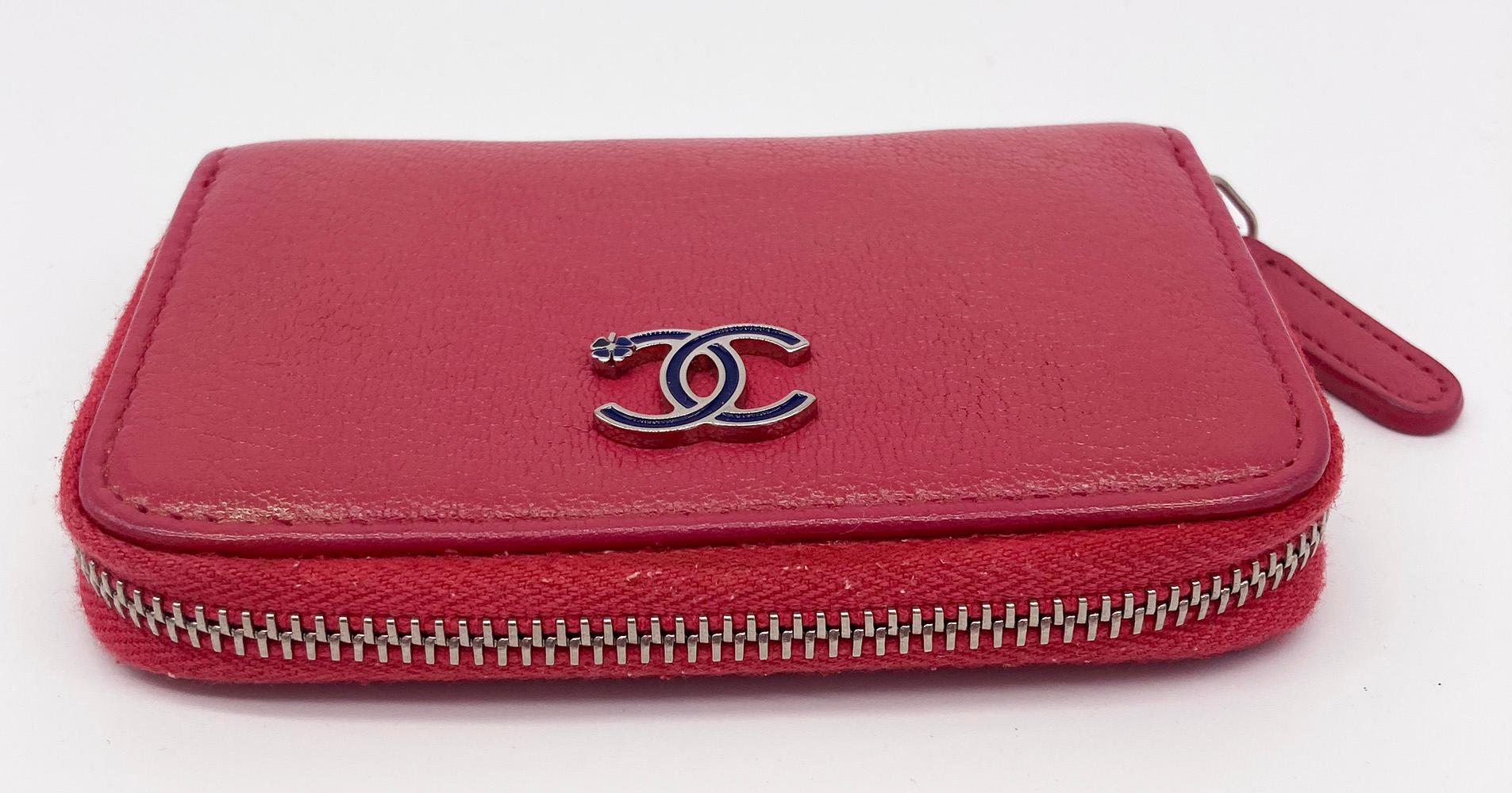 Chanel Cartera Rosa con Cremallera en Excelente Estado en Philadelphia, PA