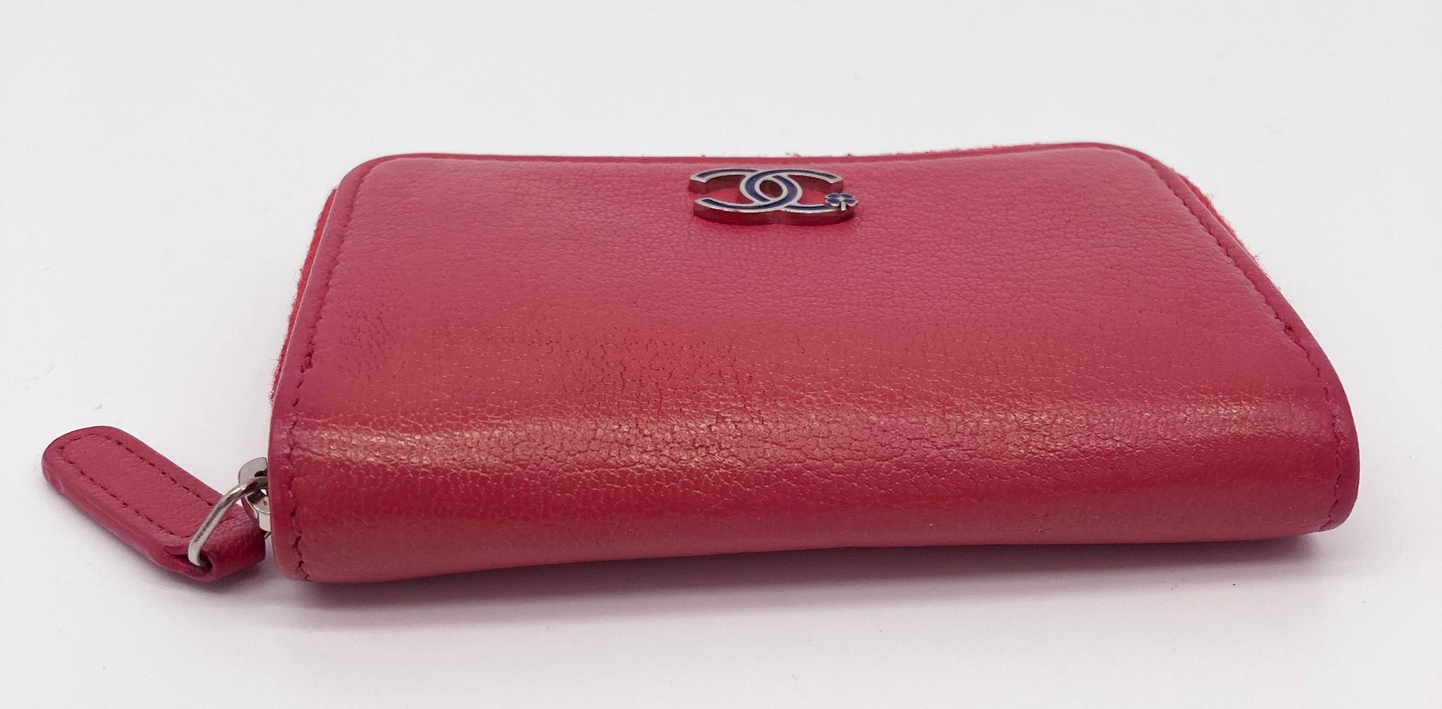 Chanel Pink Zip Wallet In Excellent Condition For Sale In Philadelphia, PA