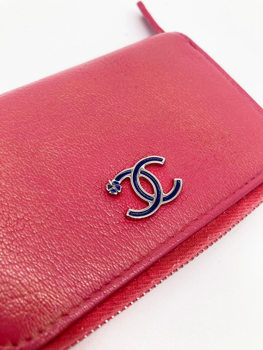Women's Chanel Pink Zip Wallet For Sale