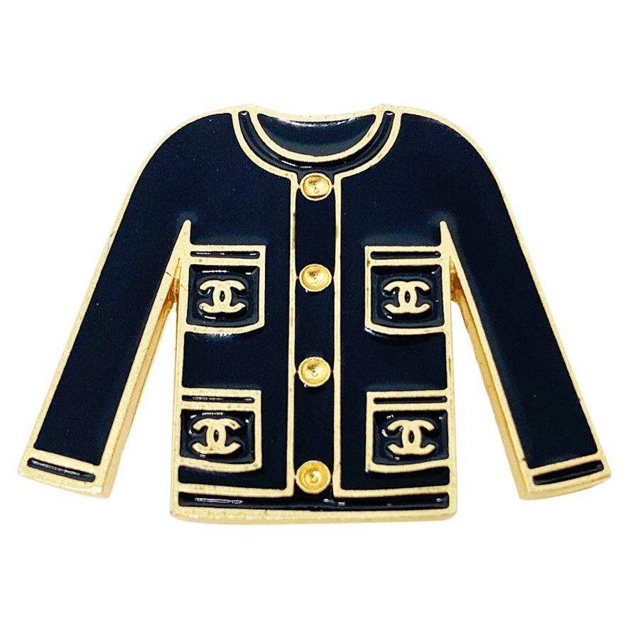 CHANEL Pin's iconic jacket