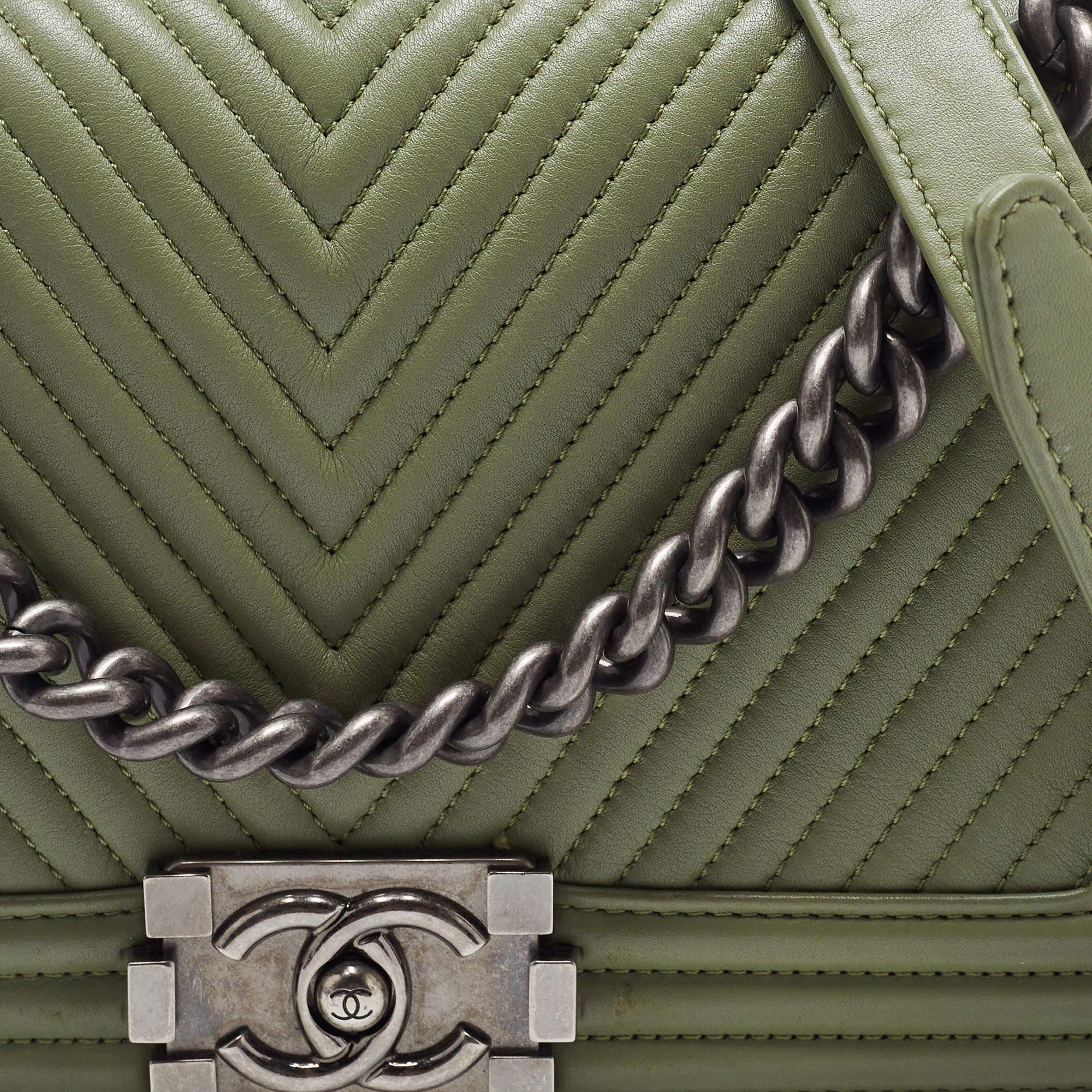 Women's Chanel Pistachio Green Chevron Leather Medium Boy Flap Bag
