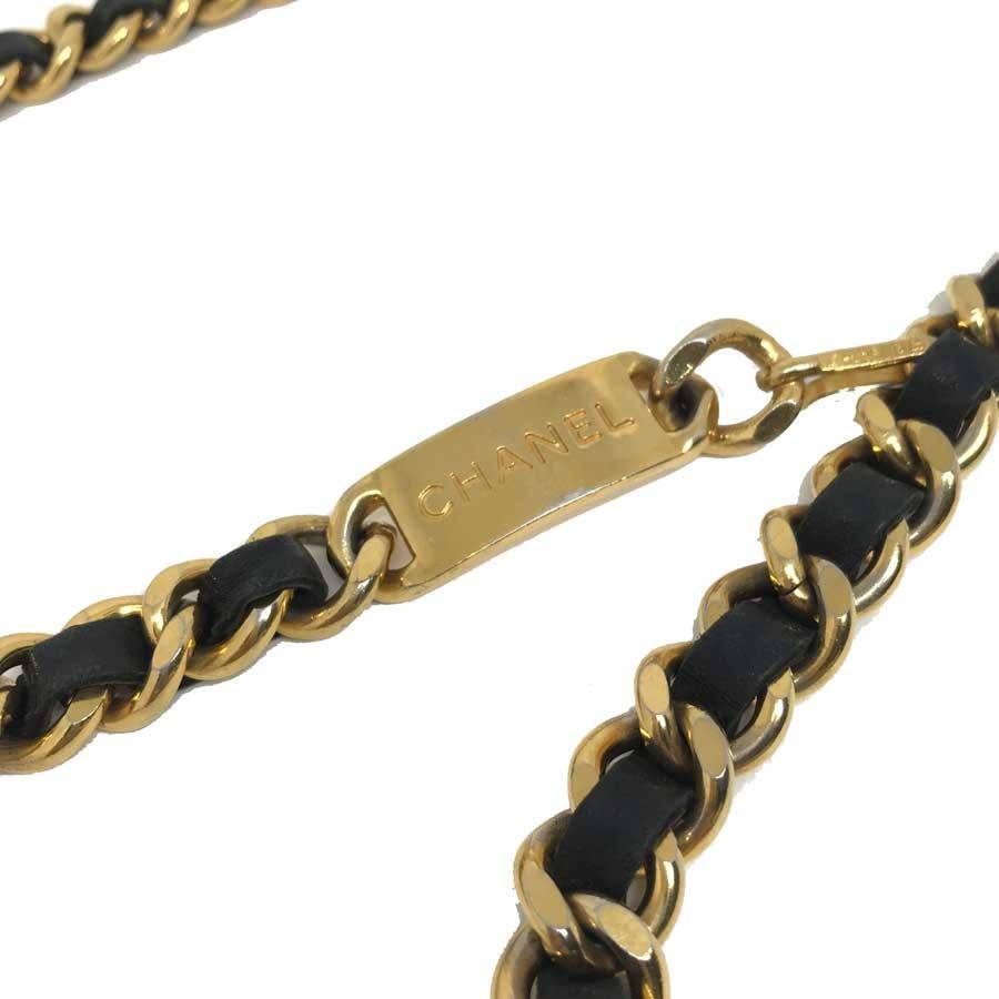 CHANEL Plate Belt Chain Intertwined With Black Leather In Good Condition In Paris, FR