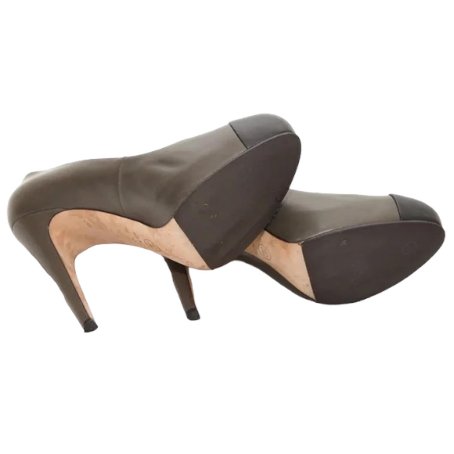 CHANEL Platform Pumps Dark Grey Black Leather Heels Shoes CC Cap Toe Sz 41 For Sale 7