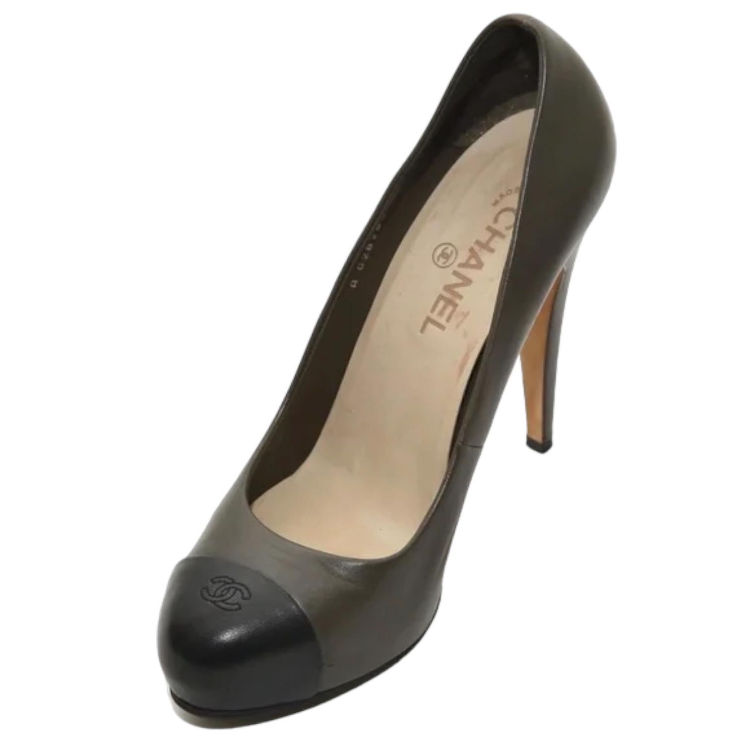 CHANEL Platform Pumps Dark Grey Black Leather Heels Shoes CC Cap Toe Sz 41 In Fair Condition For Sale In Hollywood, FL