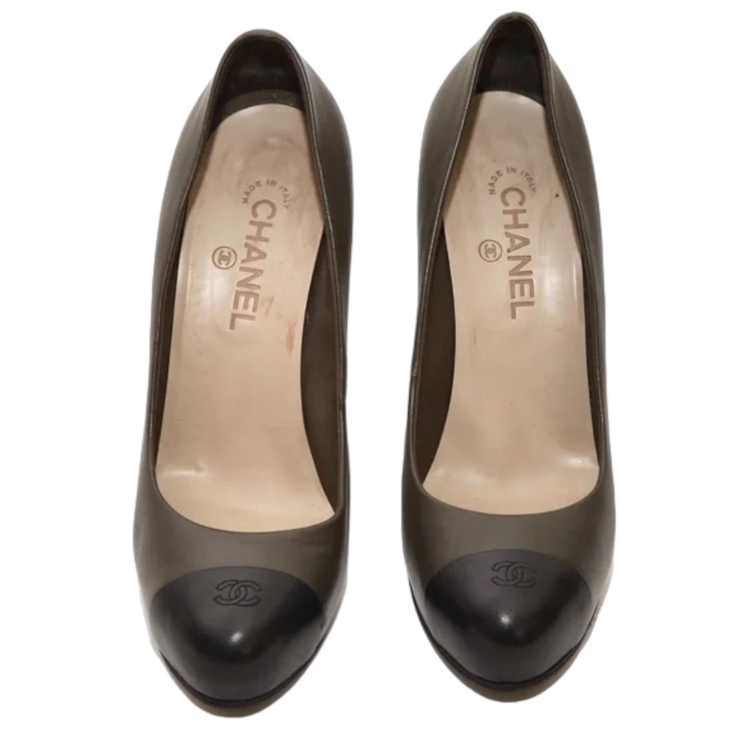 CHANEL Platform Pumps Dark Grey Black Leather Heels Shoes CC Cap Toe Sz 41 For Sale 2