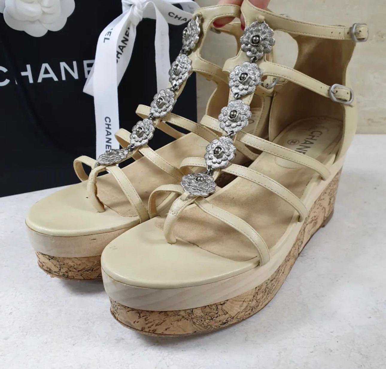 Chanel Platform Wedge Camellia Beige Sandals  In Good Condition In Krakow, PL