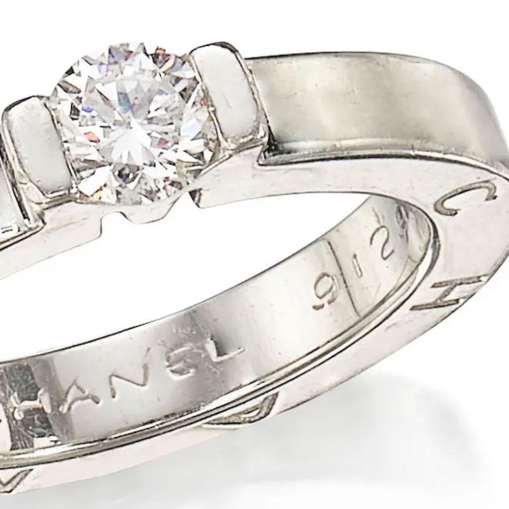 Taglio brillante Anello di platino e diamanti Chanel in vendita
