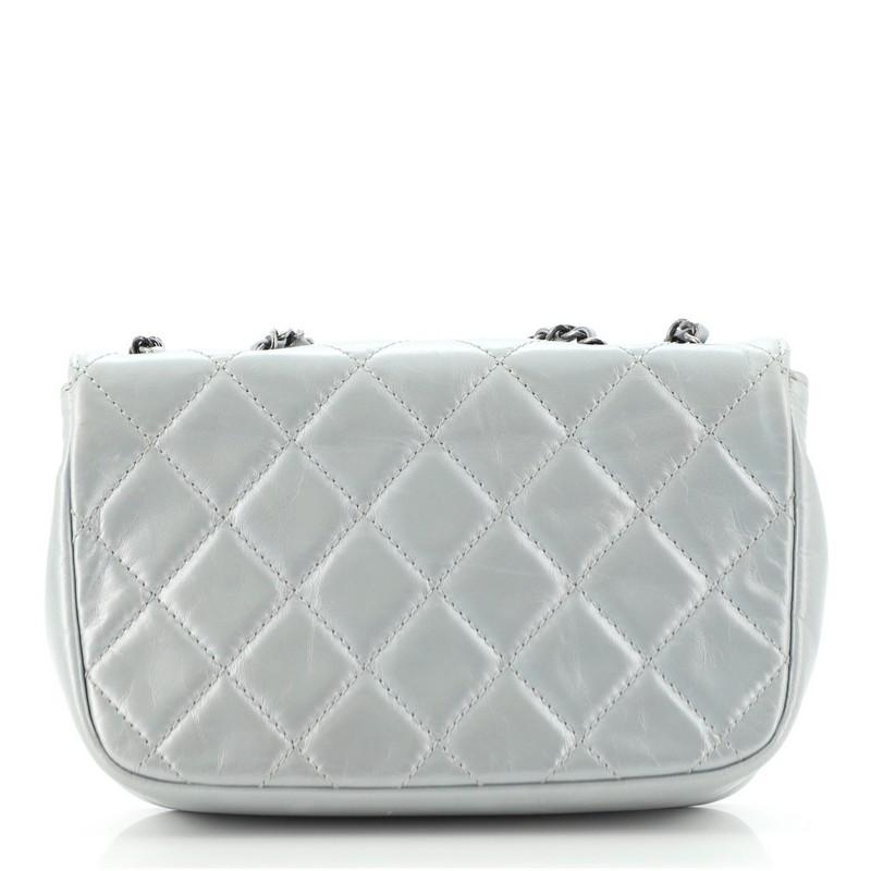 Chanel Pleated Chain Flap Bag Gestepptes Kalbsleder Medium im Zustand „Gut“ in NY, NY