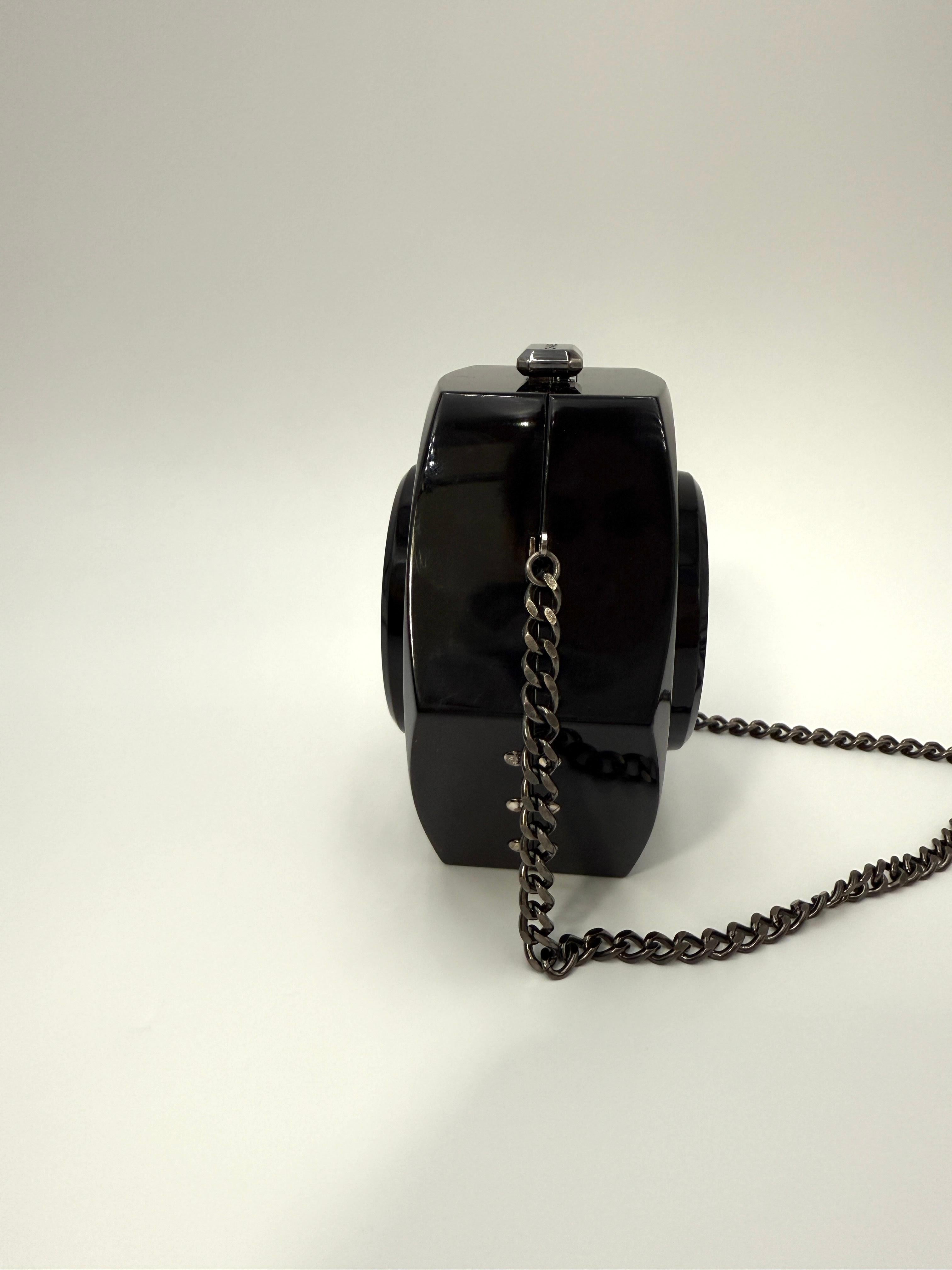 Chanel - Sac Minaudière octogonale en plexiglas - Collection 18A en vente 5