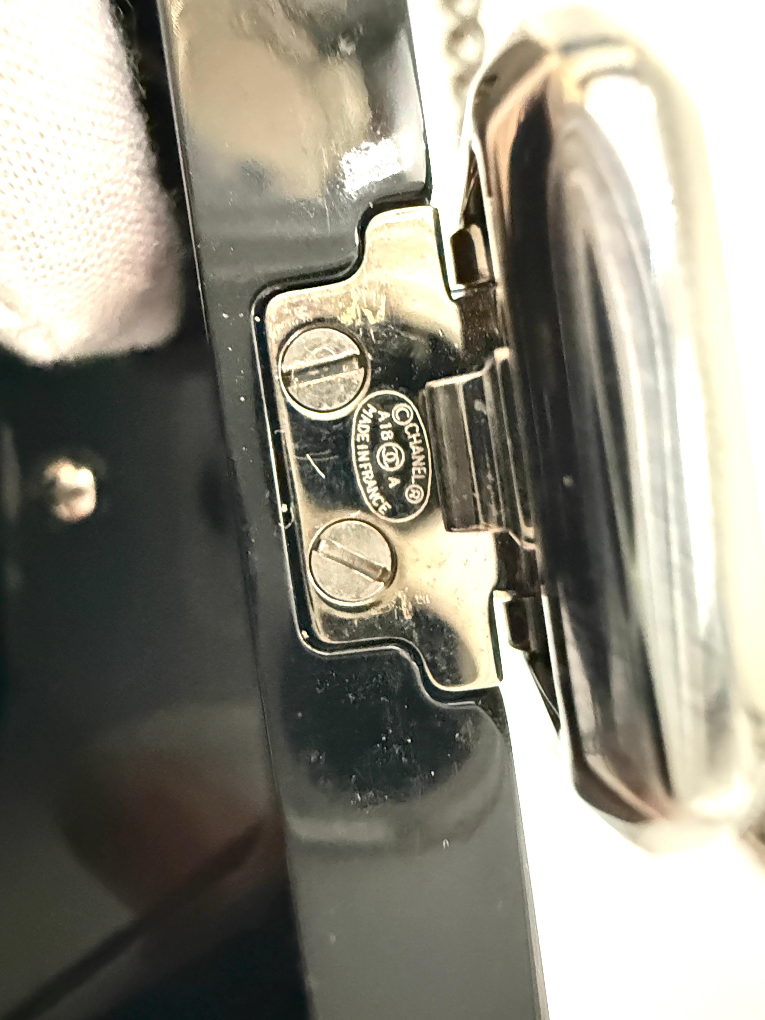 Chanel - Sac Minaudière octogonale en plexiglas - Collection 18A en vente 11