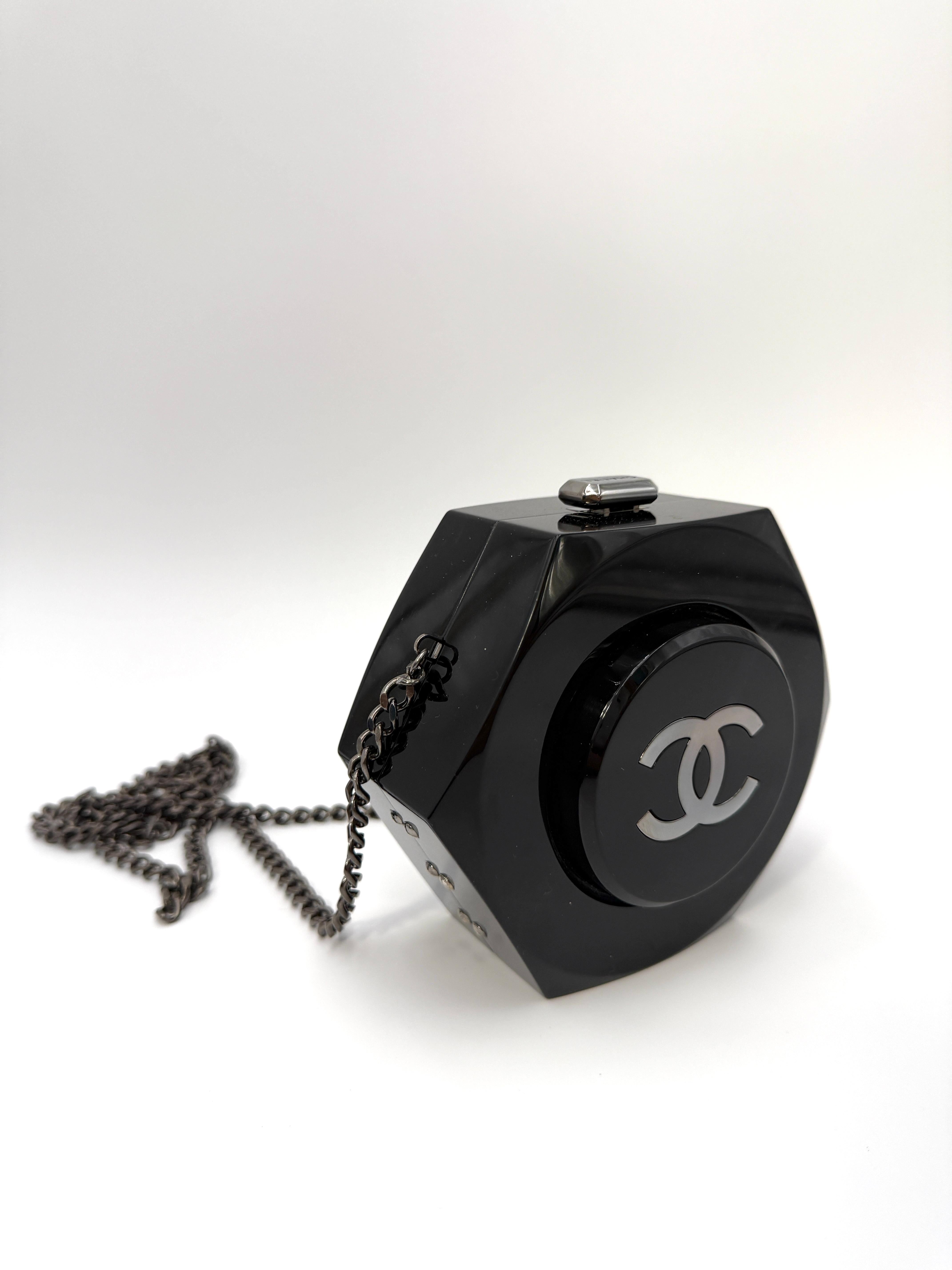 Chanel - Sac Minaudière octogonale en plexiglas - Collection 18A Excellent état - En vente à San Francisco, CA