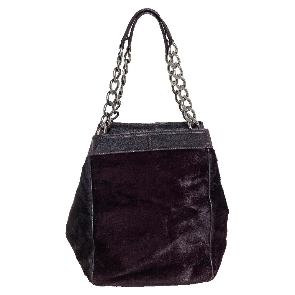 We all need something in our closets that will never go out of style. This unique tote from Chanel is classy and well-made that it is bound to last and give you ceaseless style. It has been crafted from calf hair & leather flaunting a plum shade and