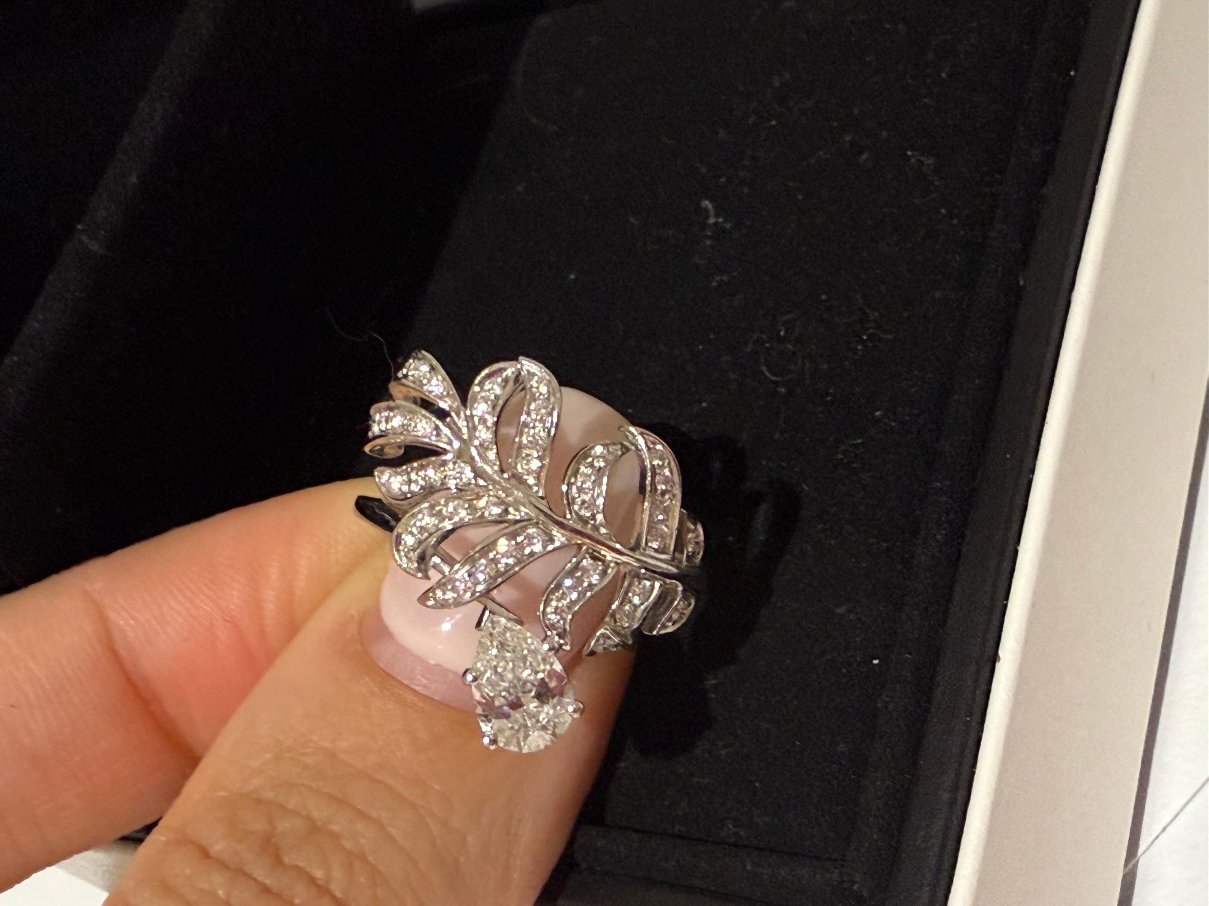 Chanel Plume De Chanel diamond Ring 0.5 carat Corte pera en venta