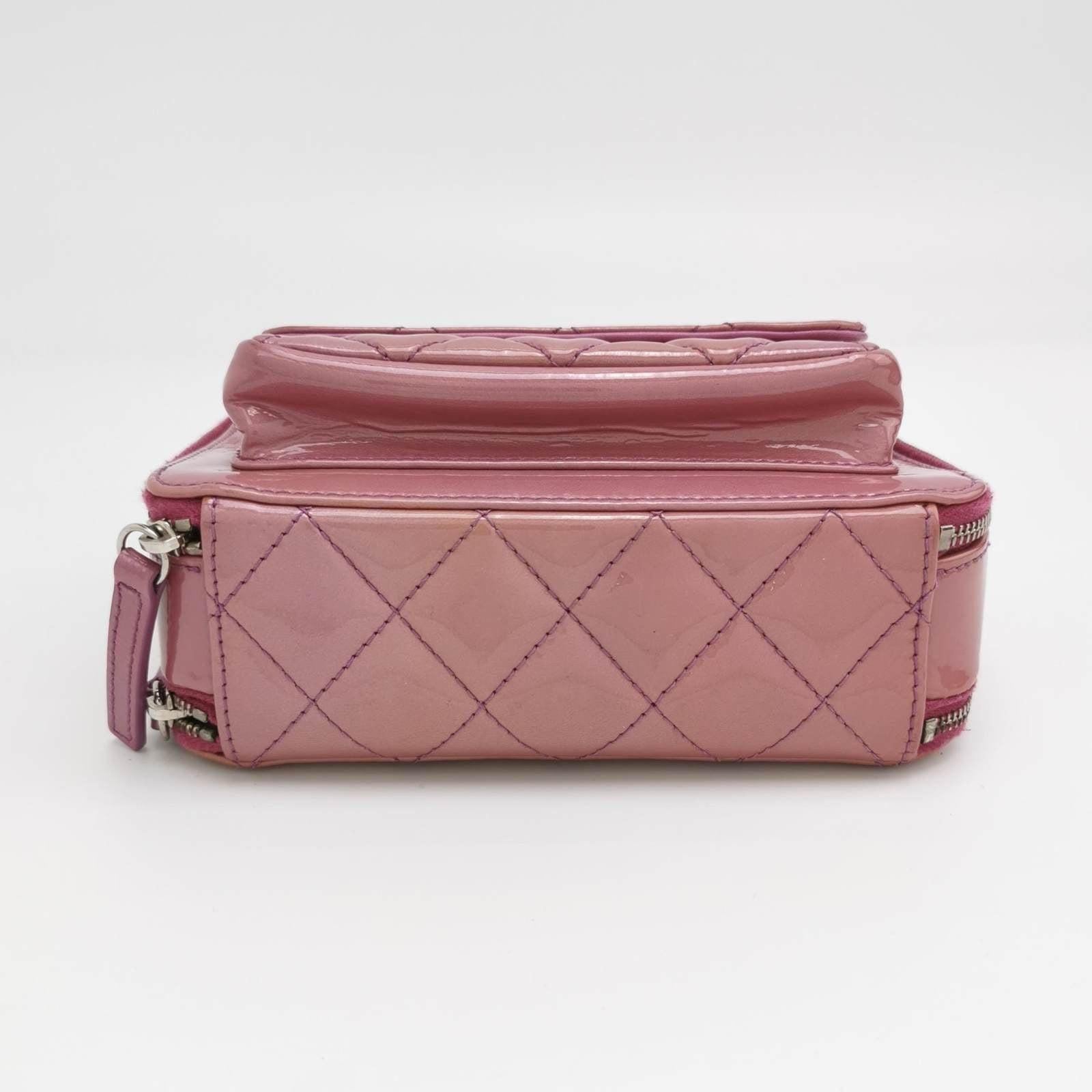 Chanel Tasche Box Kameratasche 2014-2015 Kleine rosa Lavendar Lackleder im Angebot 2
