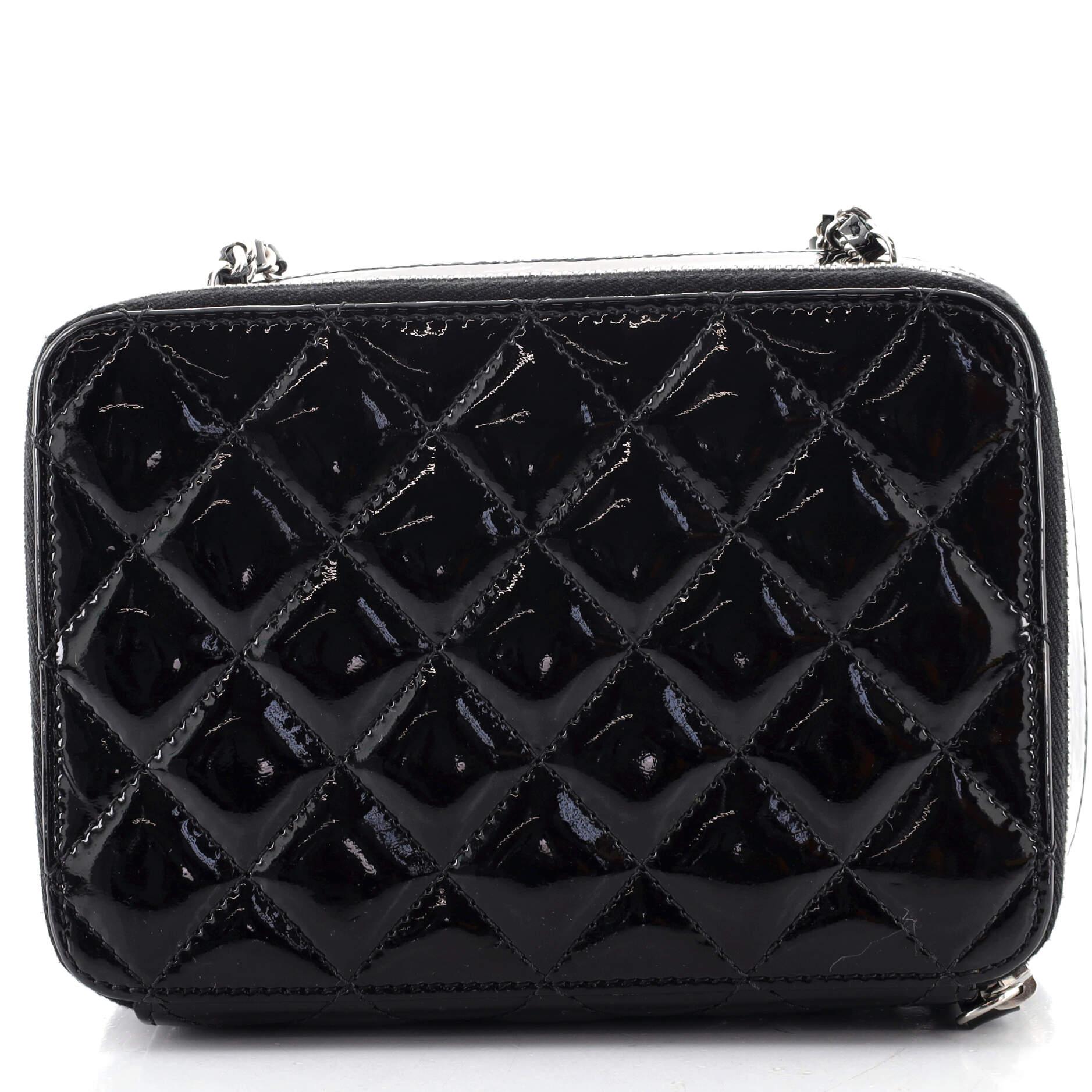 Chanel Tasche Box Kameratasche Gesteppte Lackleder Mini im Zustand „Gut“ in NY, NY