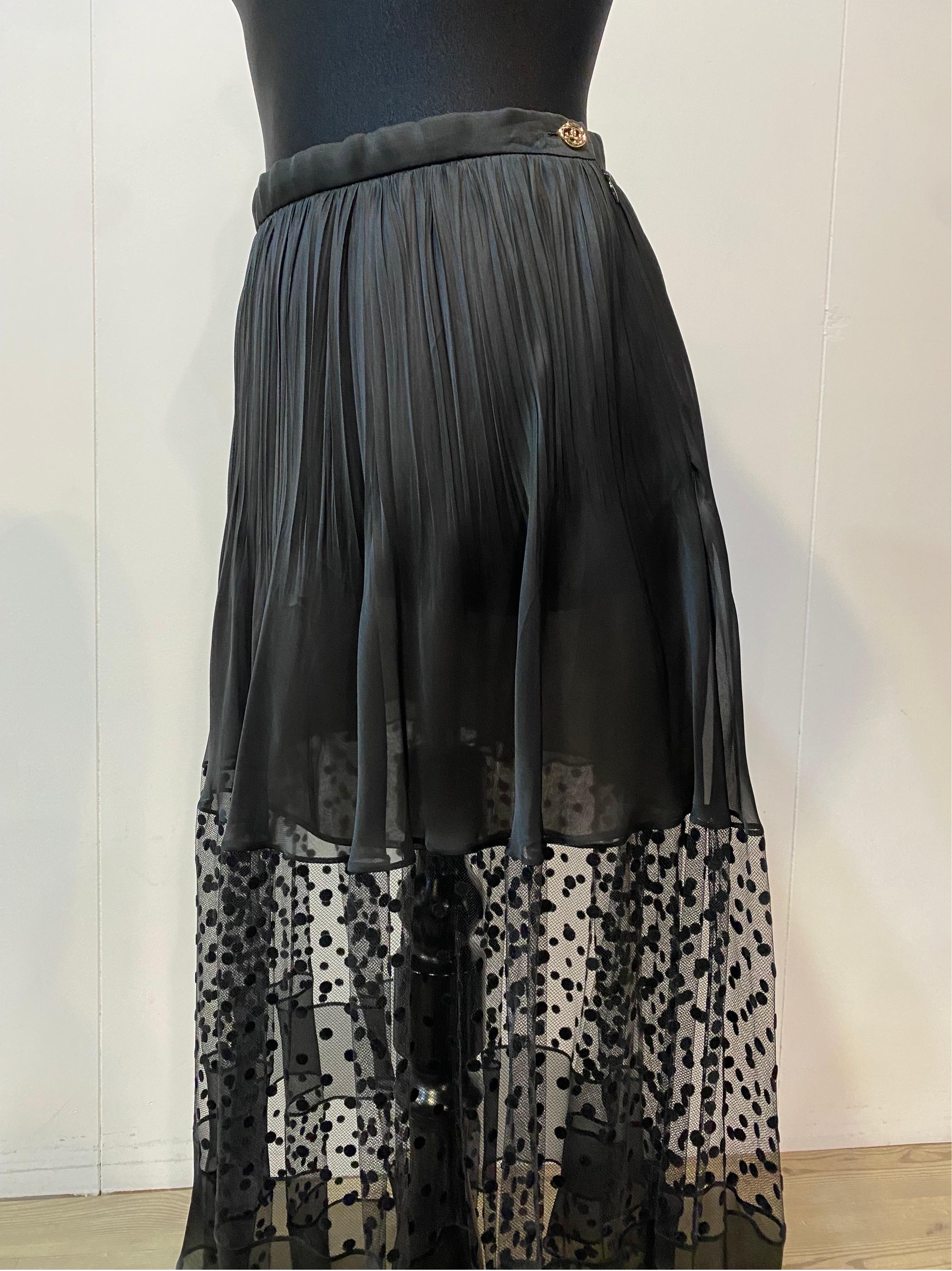 Chanel pois long silk black Skirt In Excellent Condition In Carnate, IT