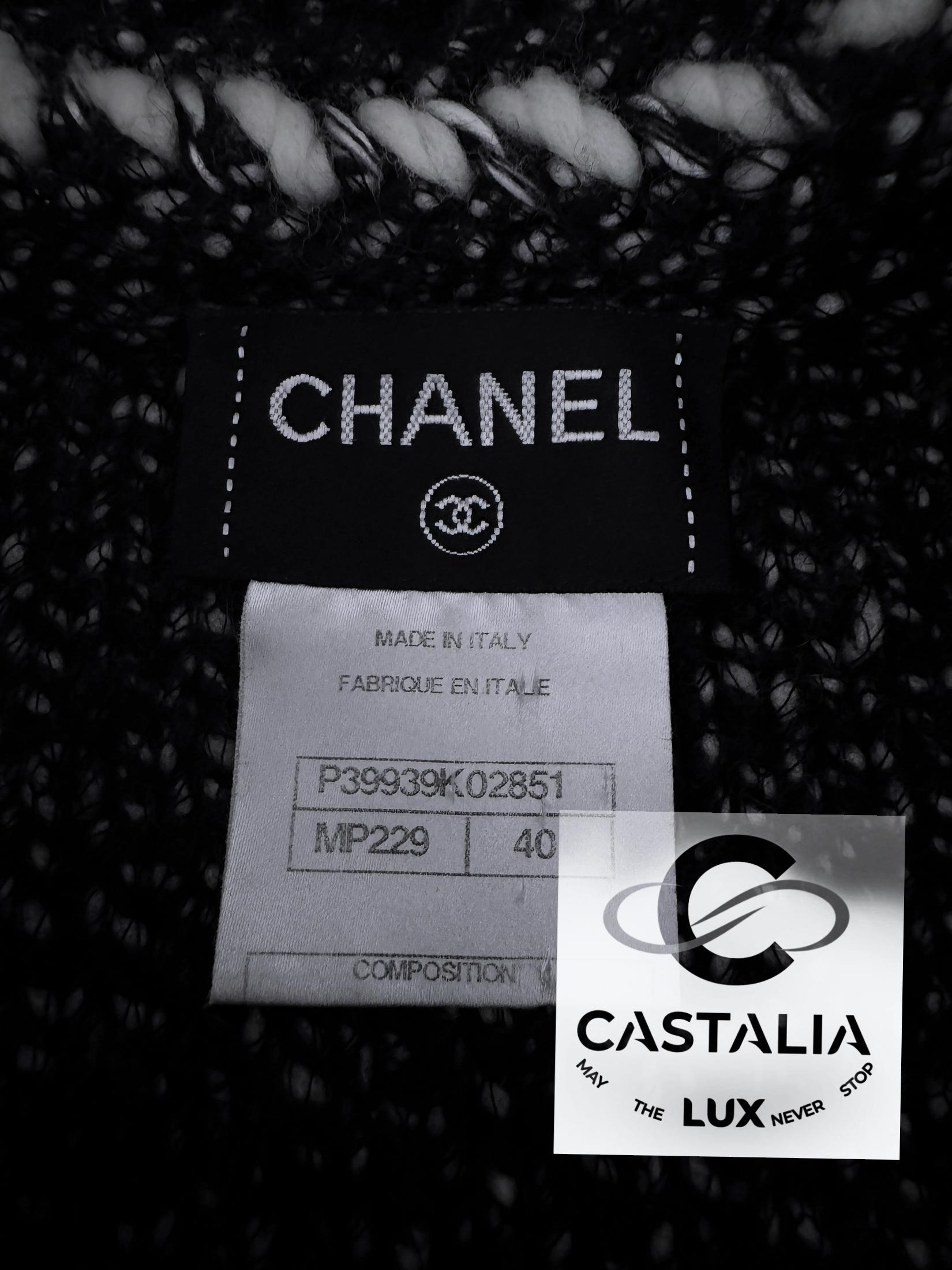Chanel Polar Dream Sammlerstück Kleid mit Fantasy Pelz 40 FR im Angebot 9