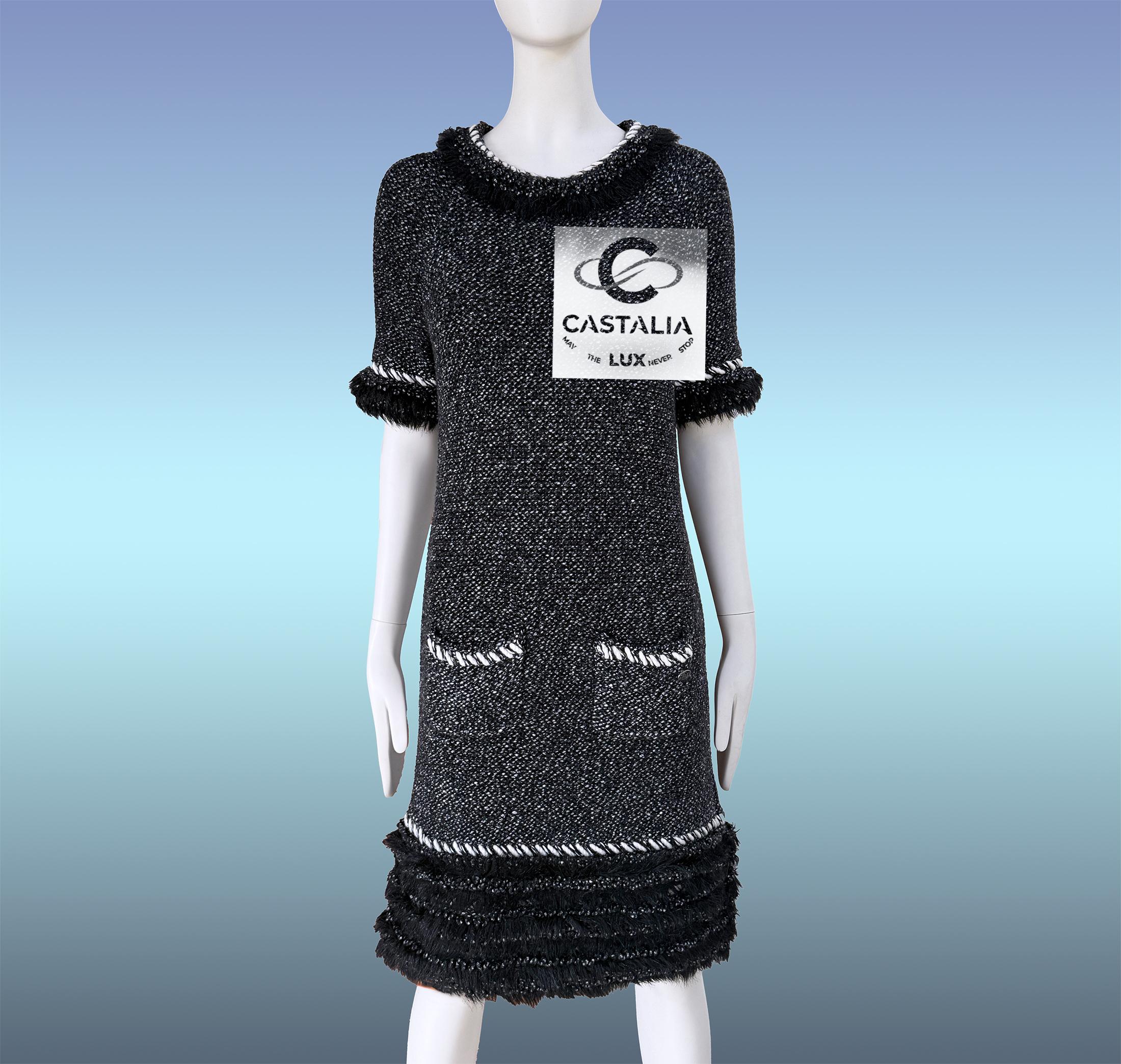 Chanel Polar Dream Sammlerstück Kleid mit Fantasy Pelz 40 FR im Zustand „Neu“ im Angebot in Dubai, AE