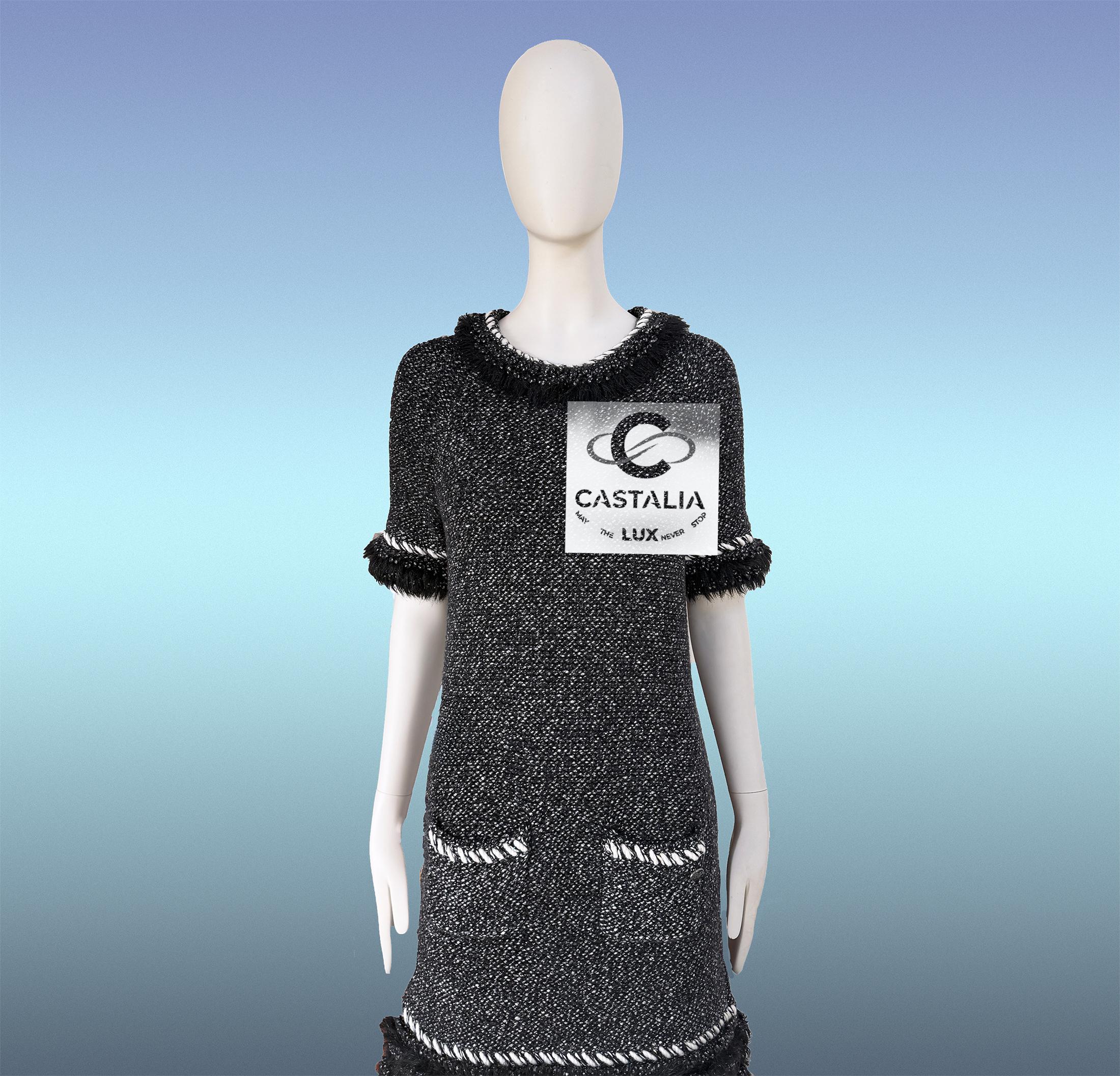Chanel Polar Dream Sammlerstück Kleid mit Fantasy Pelz 40 FR Damen im Angebot