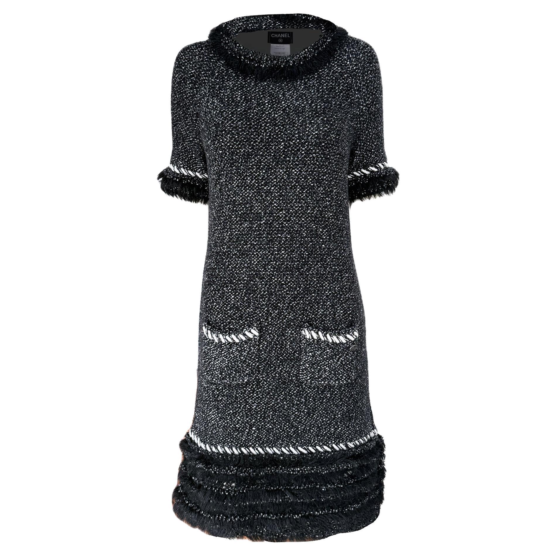Chanel Polar Dream Sammlerstück Kleid mit Fantasy Pelz 40 FR im Angebot