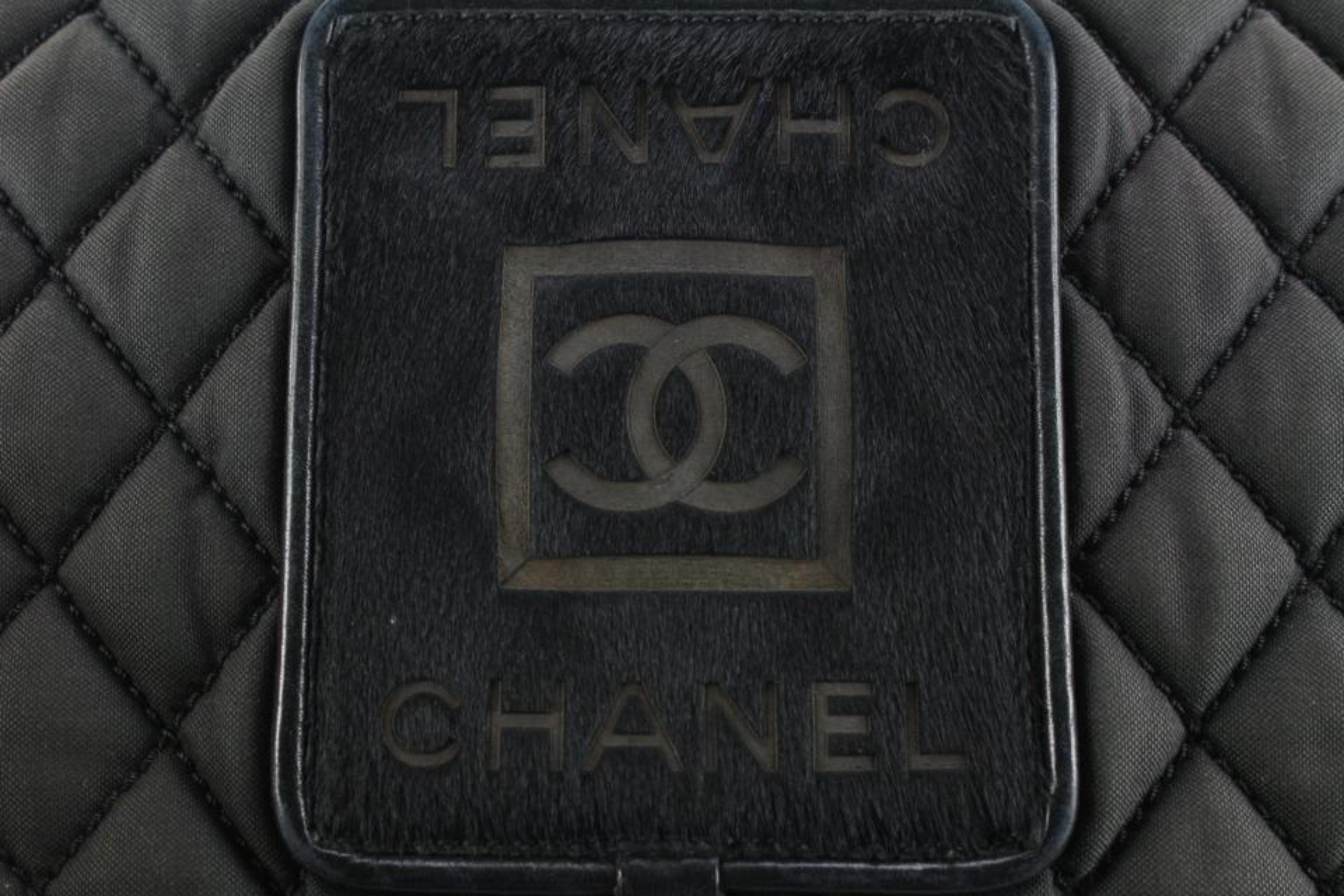 Chanel Pony Hair Quilted Charcoal CC Sports Logo Messenger Crossbody 42cc722s In Good Condition For Sale In Dix hills, NY