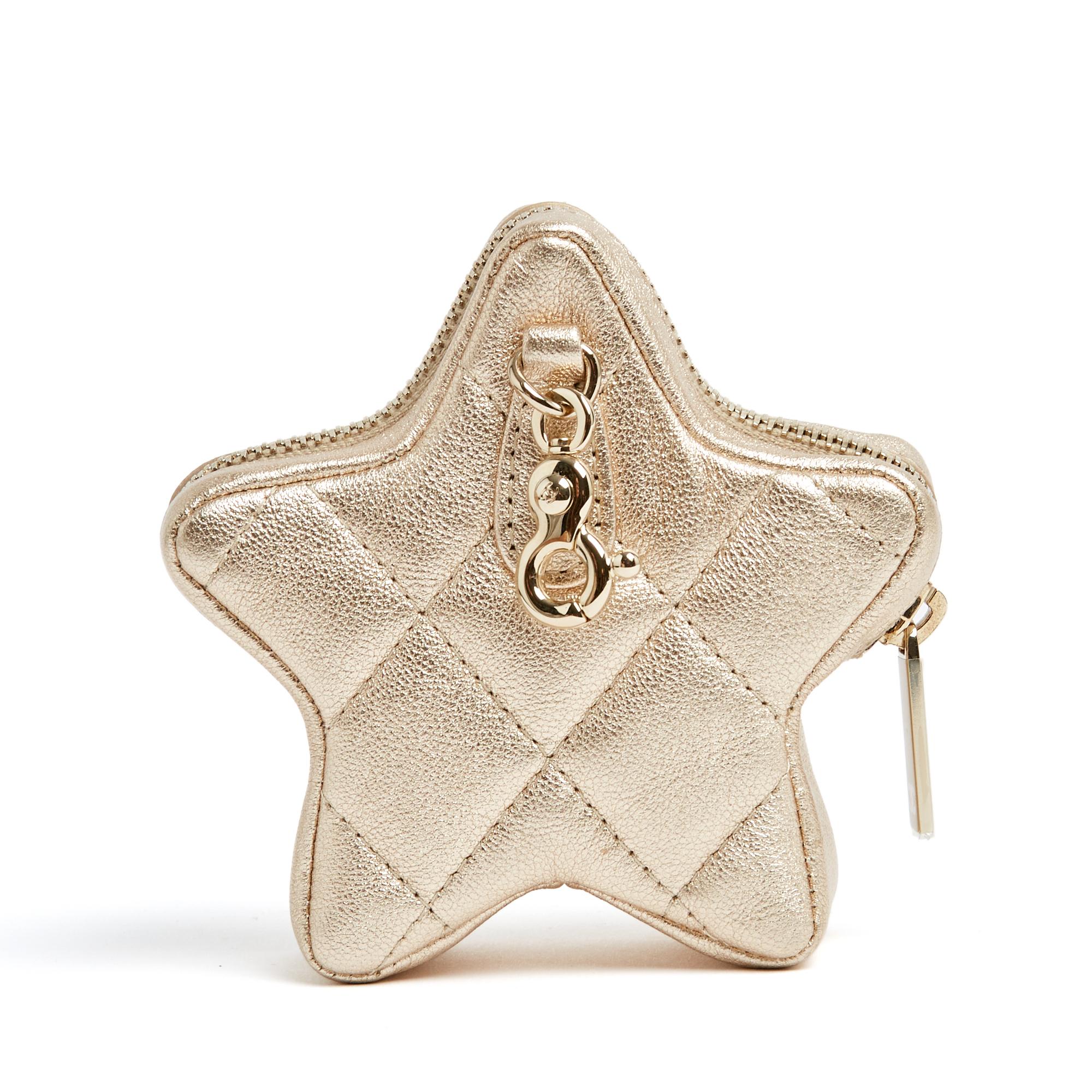 Beige Chanel Porte Monnaie CC Borsa a stella in pelle trapuntata dorata con gancio New In Box in vendita