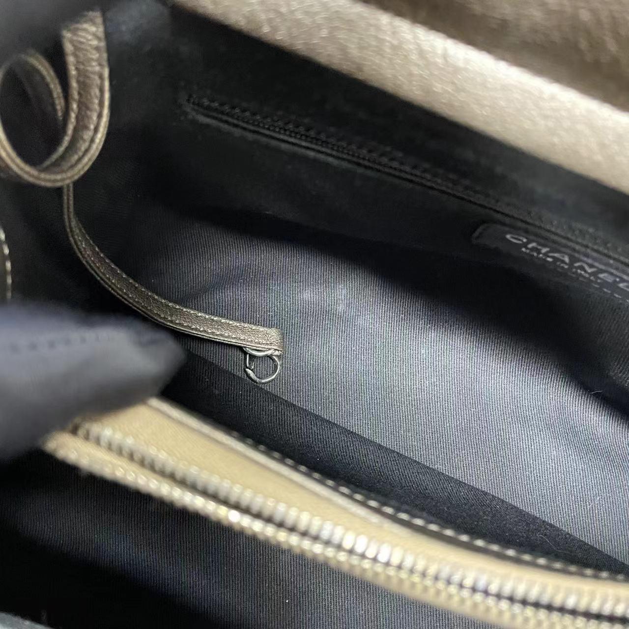 Chanel Portobello ChainTote Bag Piel de becerro plateada metalizada bronce en venta 10