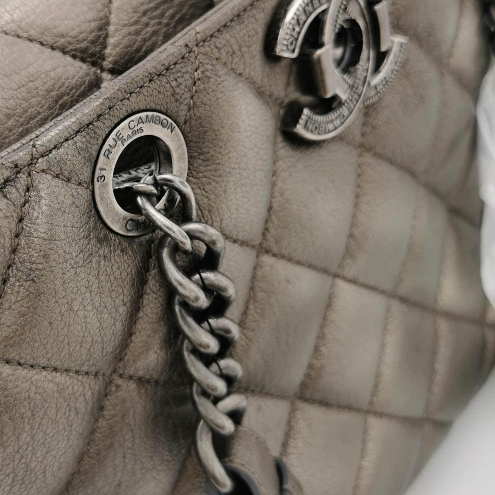 Chanel Portobello ChainTote Bag Piel de becerro plateada metalizada bronce en venta 12