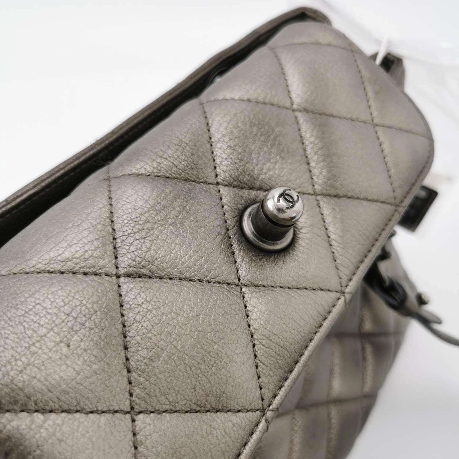 Chanel Portobello ChainTote Bag Piel de becerro plateada metalizada bronce en venta 14