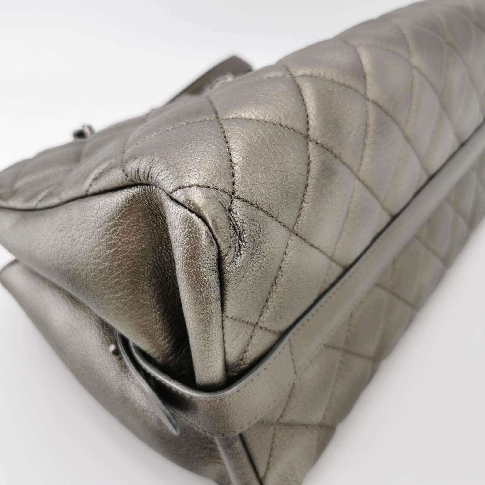 Chanel Portobello ChainTote Bag Piel de becerro plateada metalizada bronce en venta 15