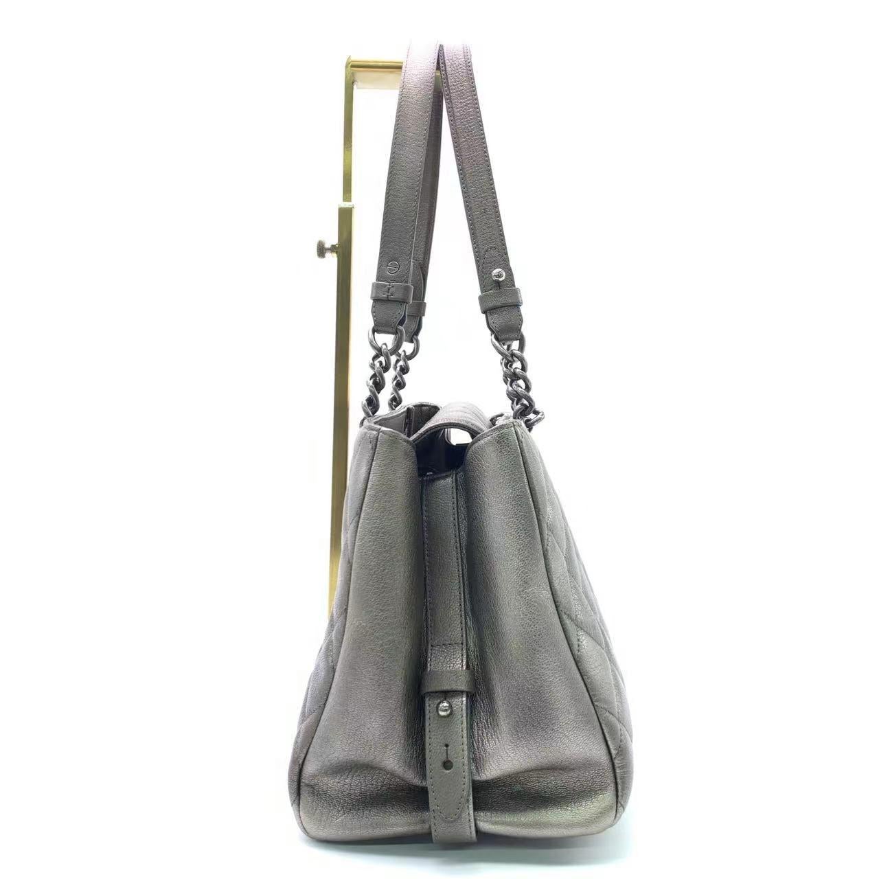Women's Chanel Portobello ChainTote Bag Bronze Metallic Silver Calfskin For Sale
