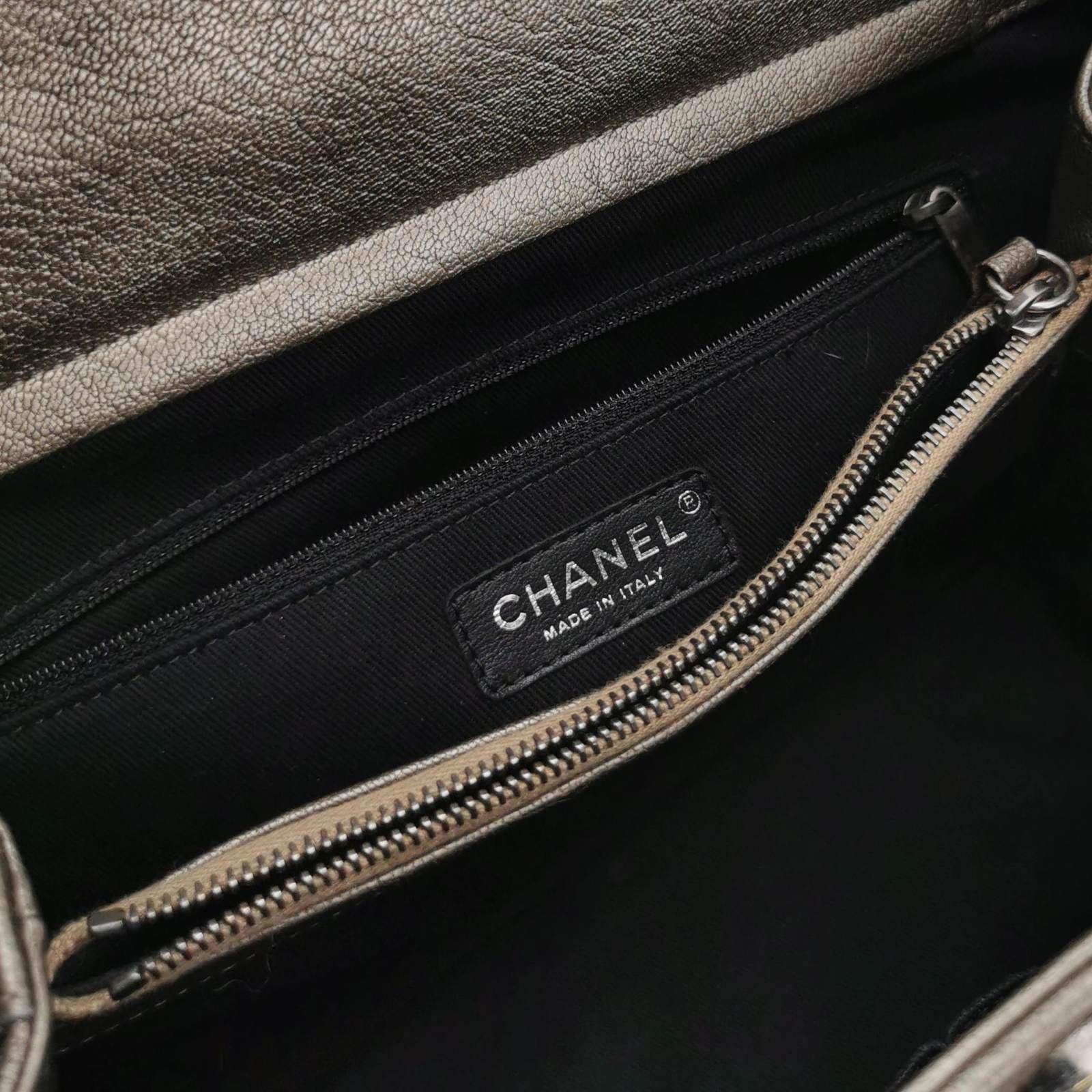 Chanel Portobello ChainTote Bag Piel de becerro plateada metalizada bronce en venta 3