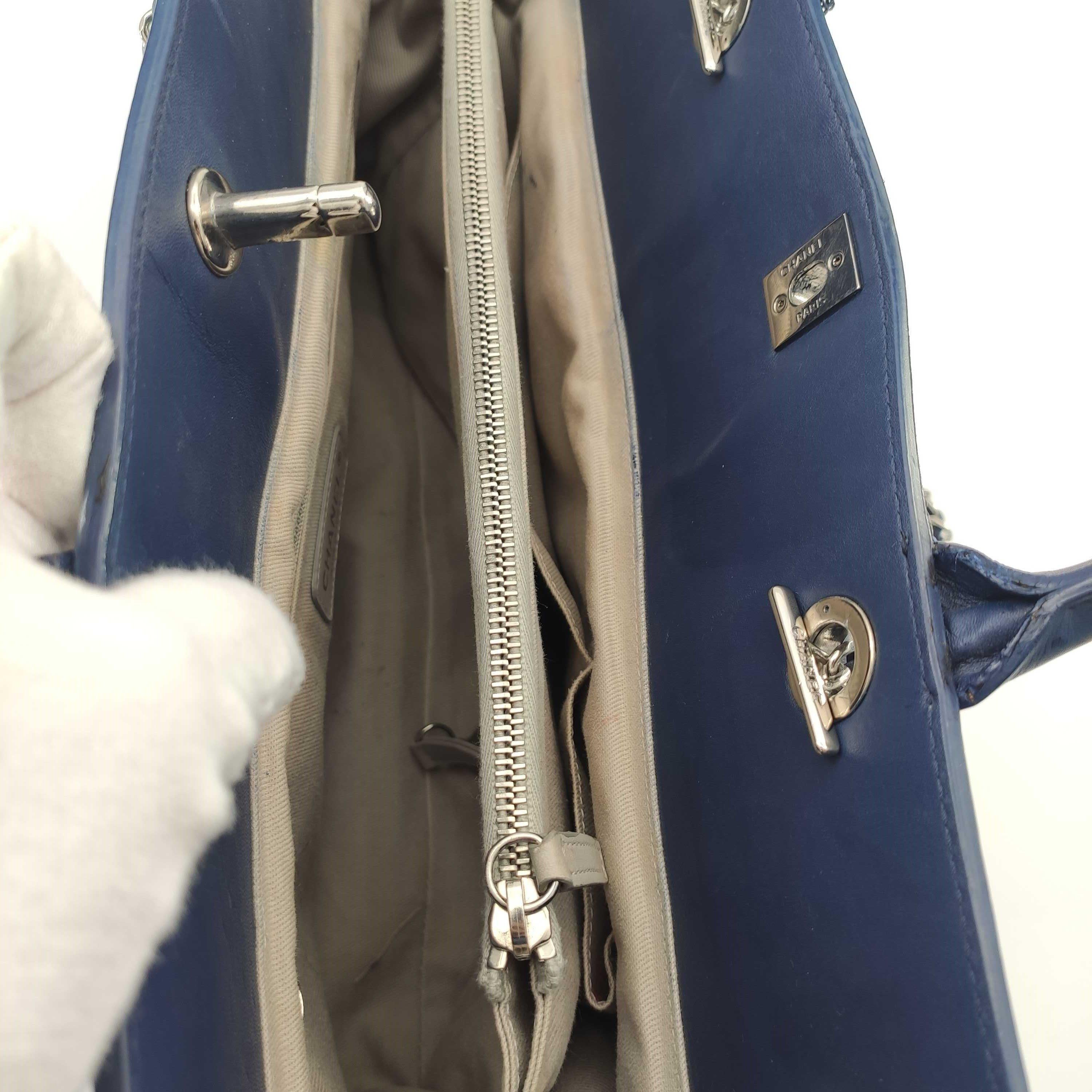 Women's CHANEL Portobello Shoulder bag in Blue Leather