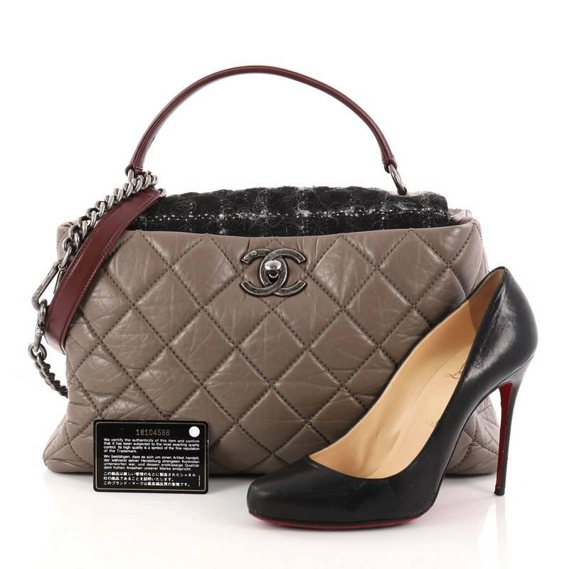 This authentic Chanel Portobello Top Handle Bag Quilted Aged Calfskin and Tweed Large is a gorgeous tote for day wear with a distinctive look. Crafted in taupe aged calfskin leather, this stylish tote features diamond quilted design, leather top