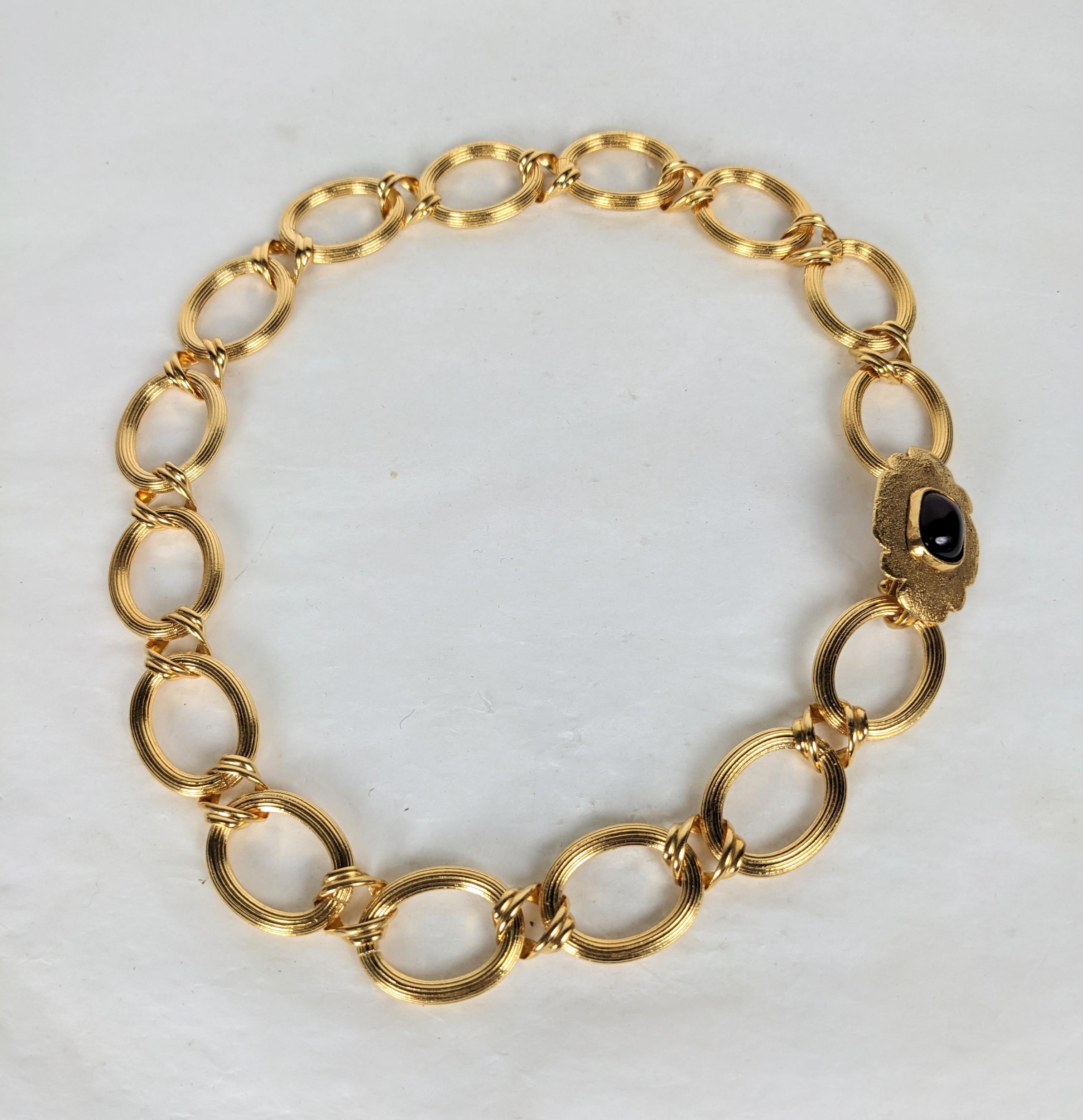 Chanel Poured Glass Cabochon Gold Chain Link Necklace en Excelente estado para la venta en New York, NY